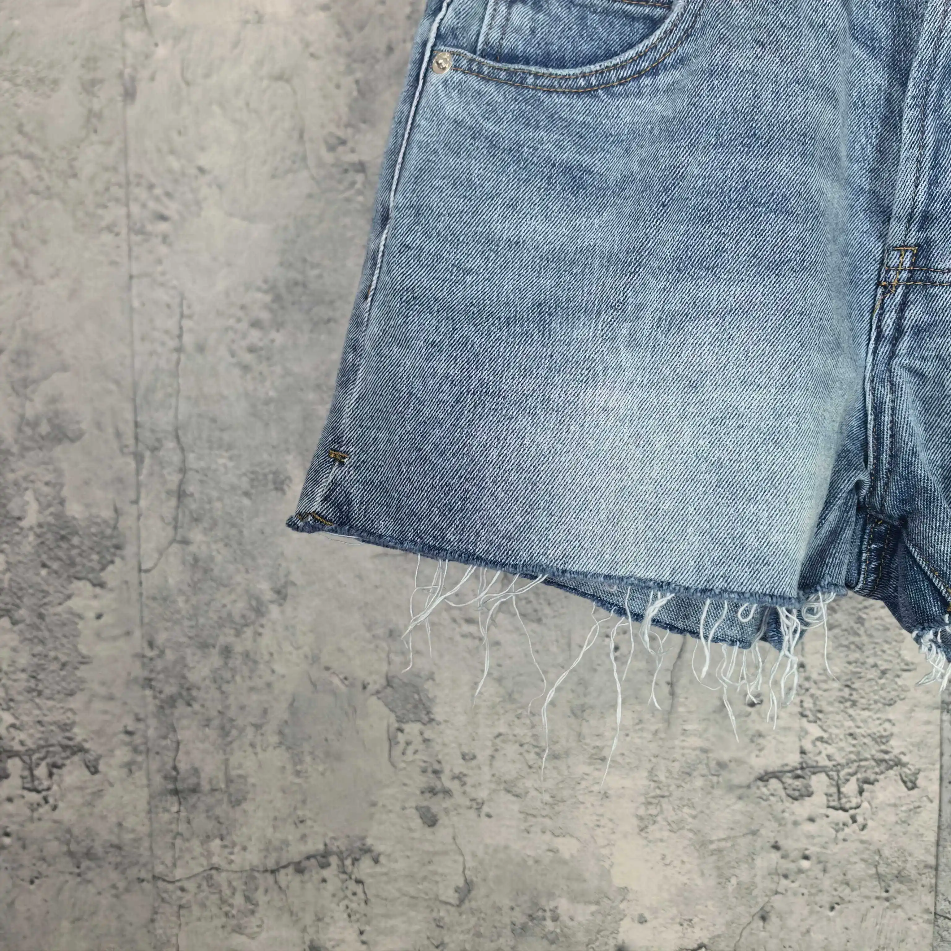 Distressed Trompe L'oeil Print Denim Shorts D19024540 — view 10