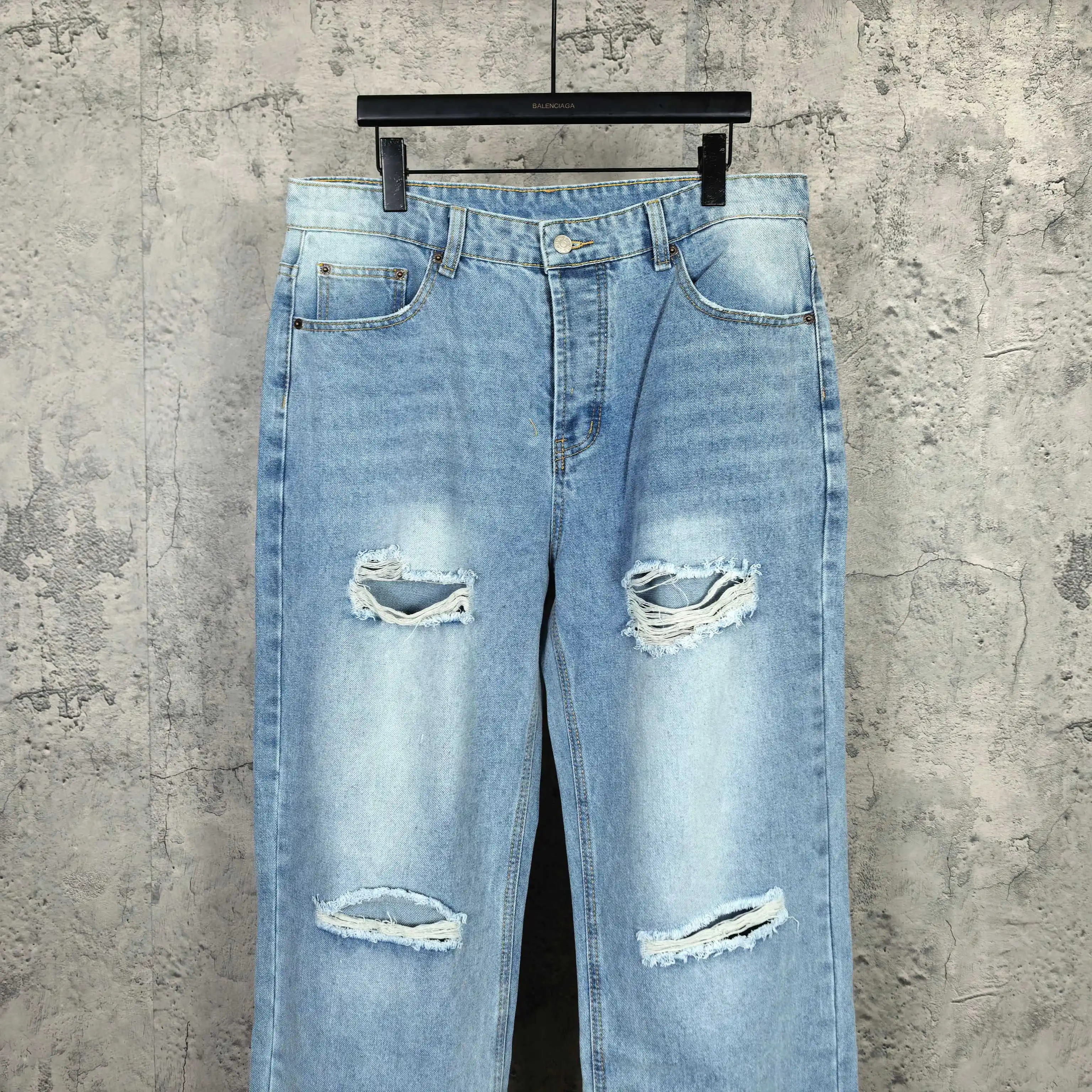 Distressed Straight-Leg Jeans D19024581 — view 3