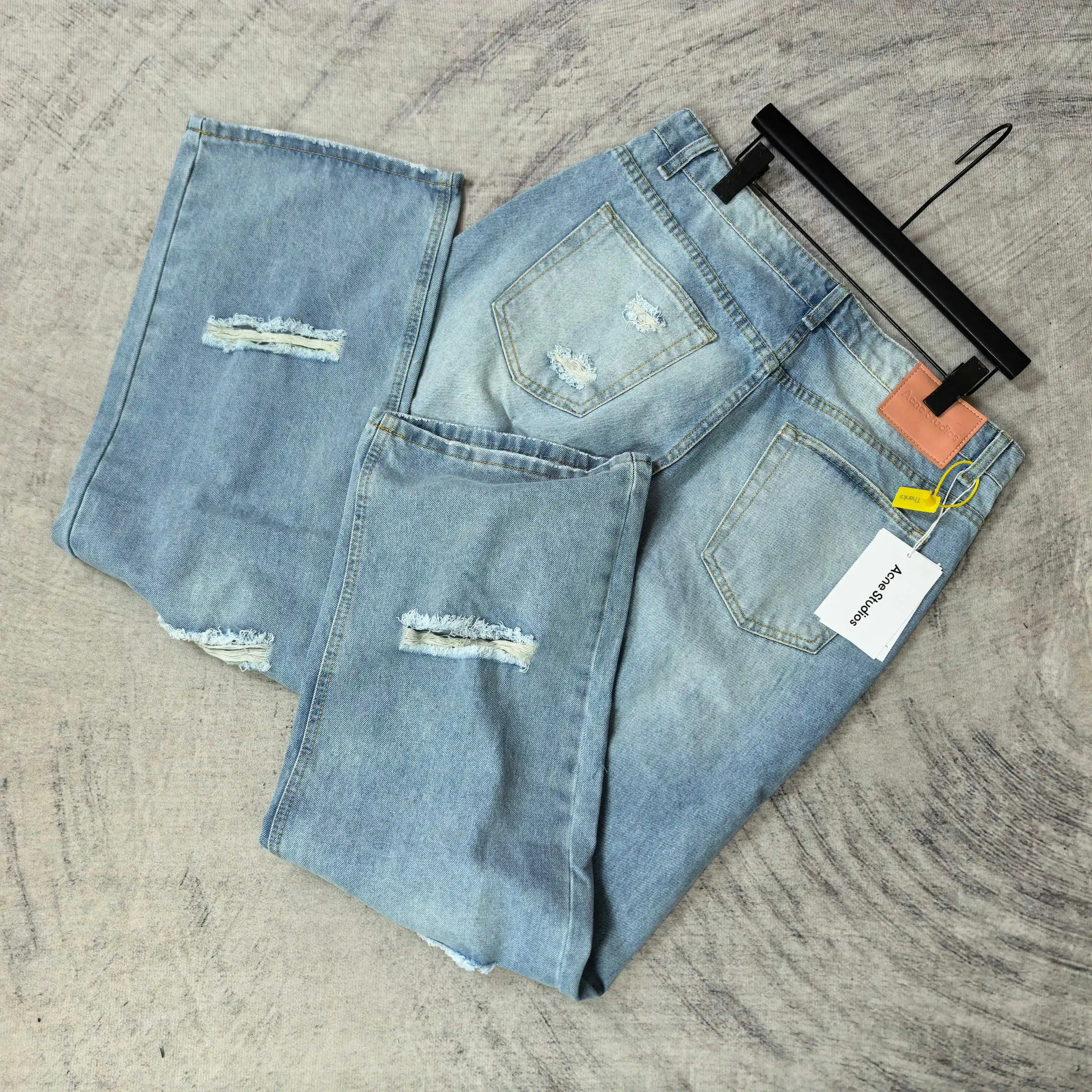 Distressed Straight-Leg Jeans D19024581 — view 5