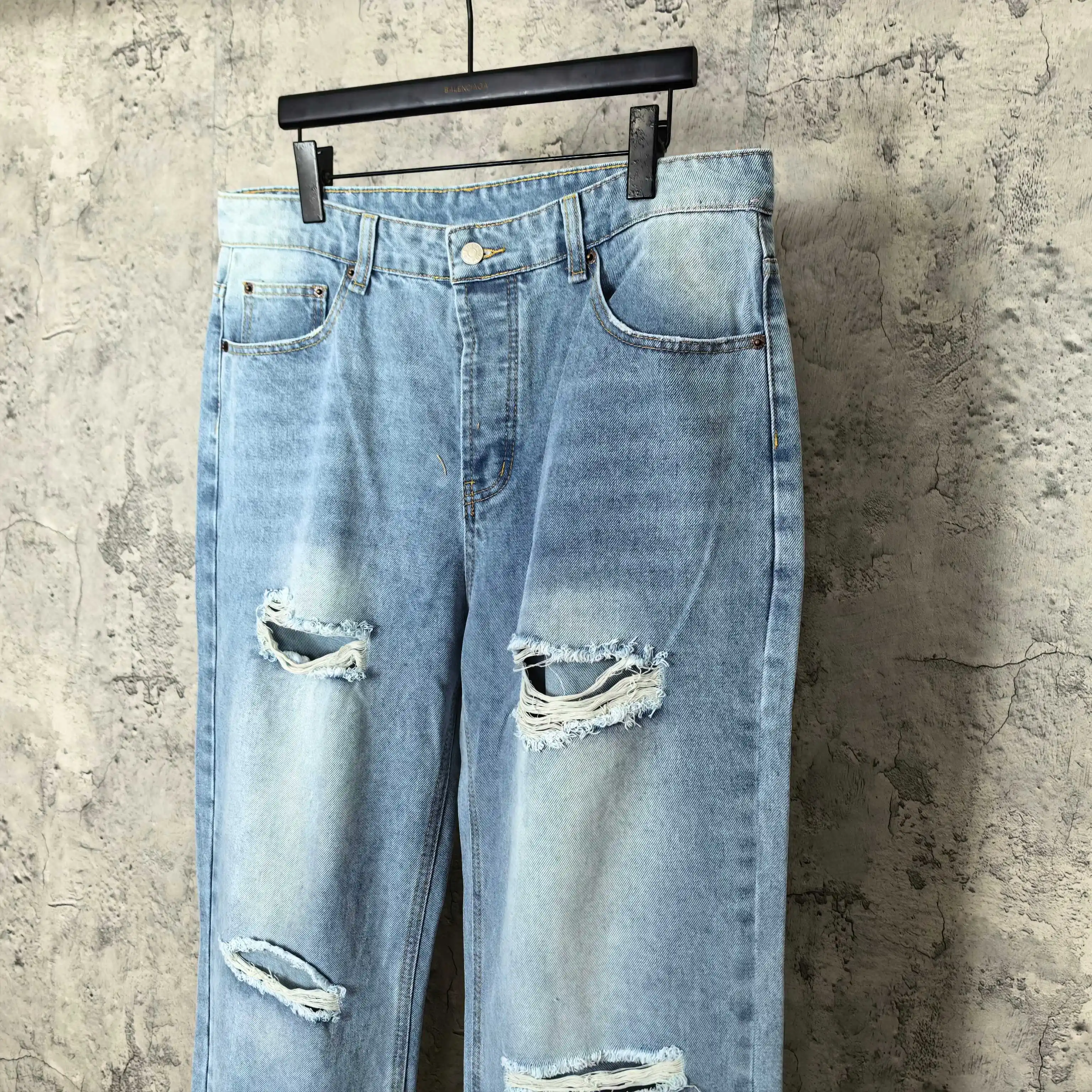 Distressed Straight-Leg Jeans D19024581 — view 9