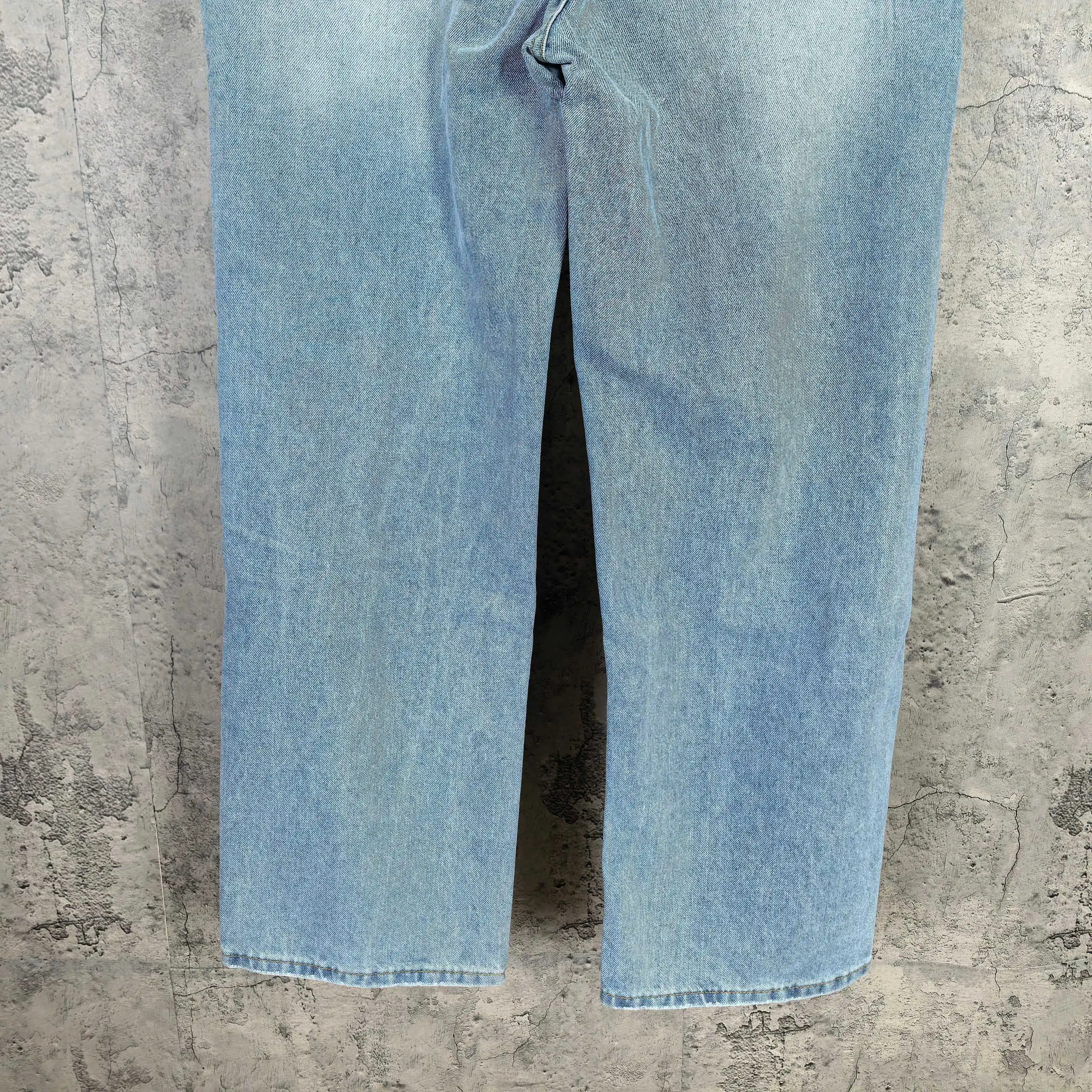 Distressed Straight-Leg Jeans D19024581 — view 11