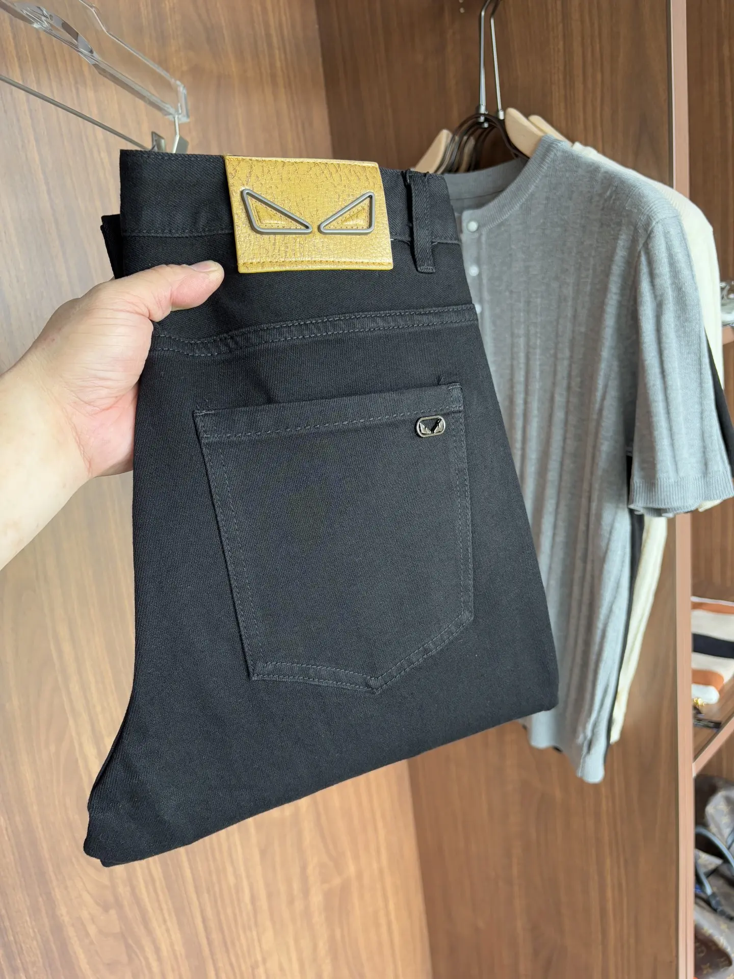 Slim-Fit Black Denim Jeans D19019080