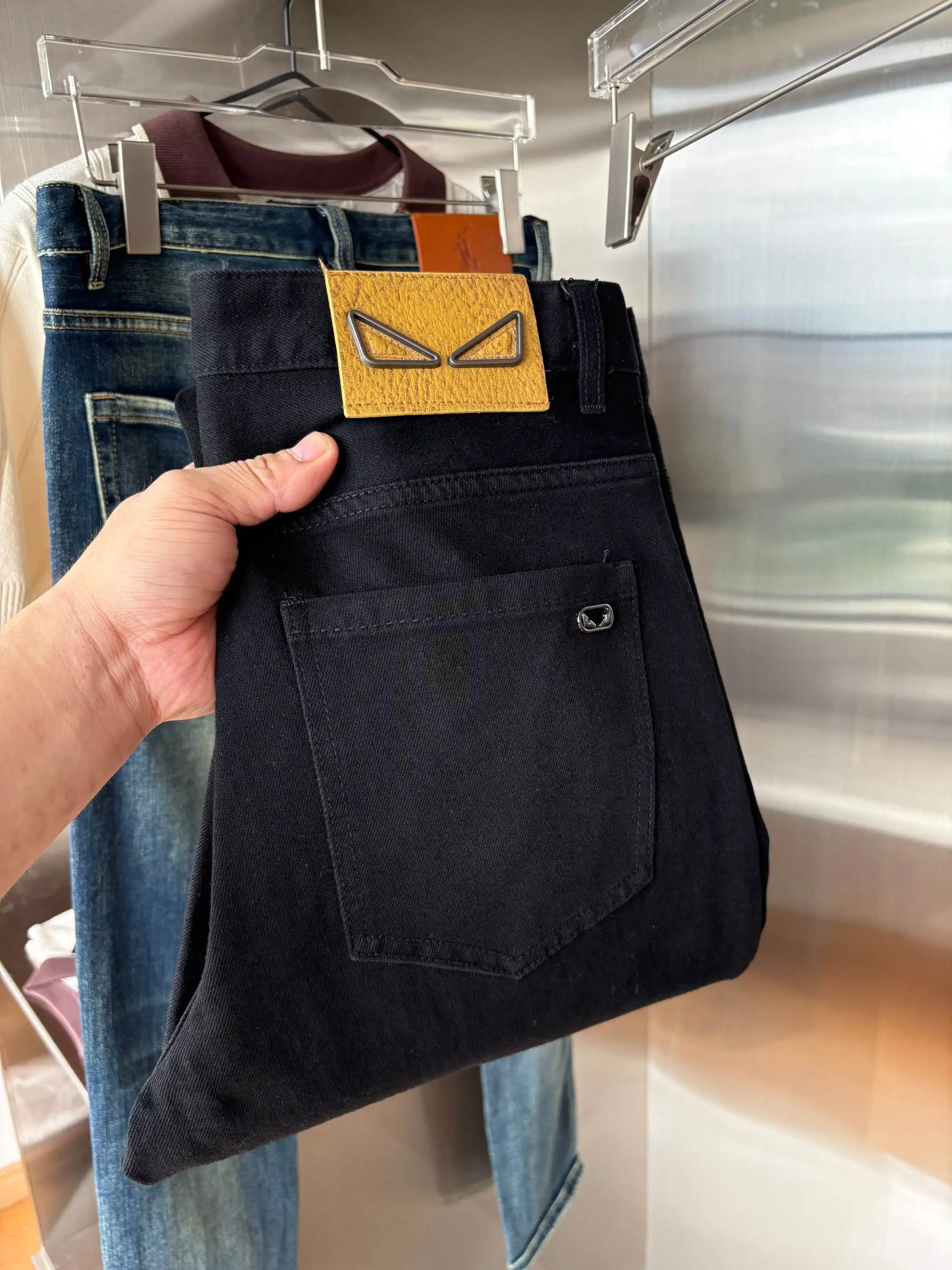 Bag Bugs Patch Slim-Fit Jeans D19019072