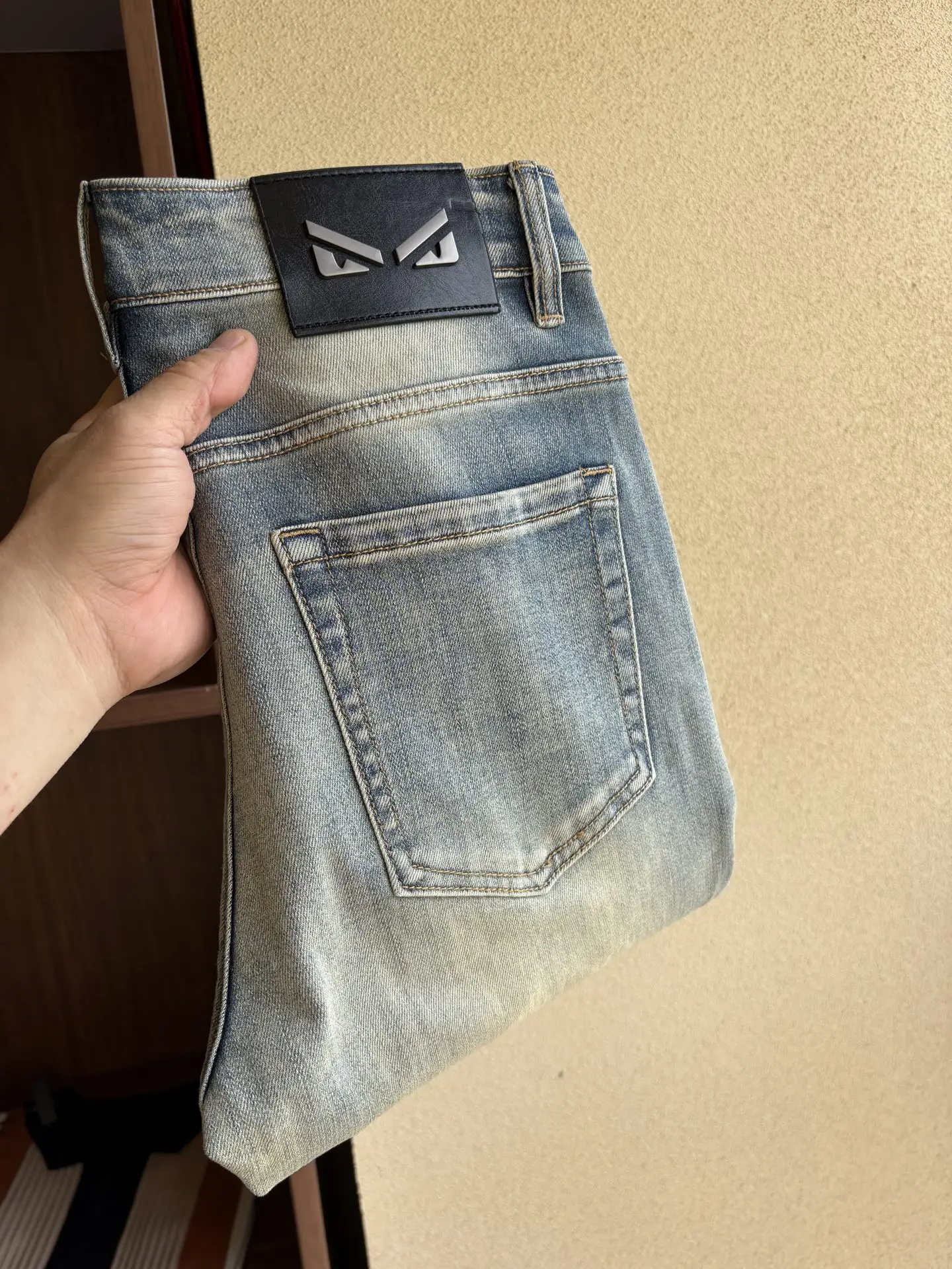 Bag Bugs Slim-Fit Washed Jeans D19019066
