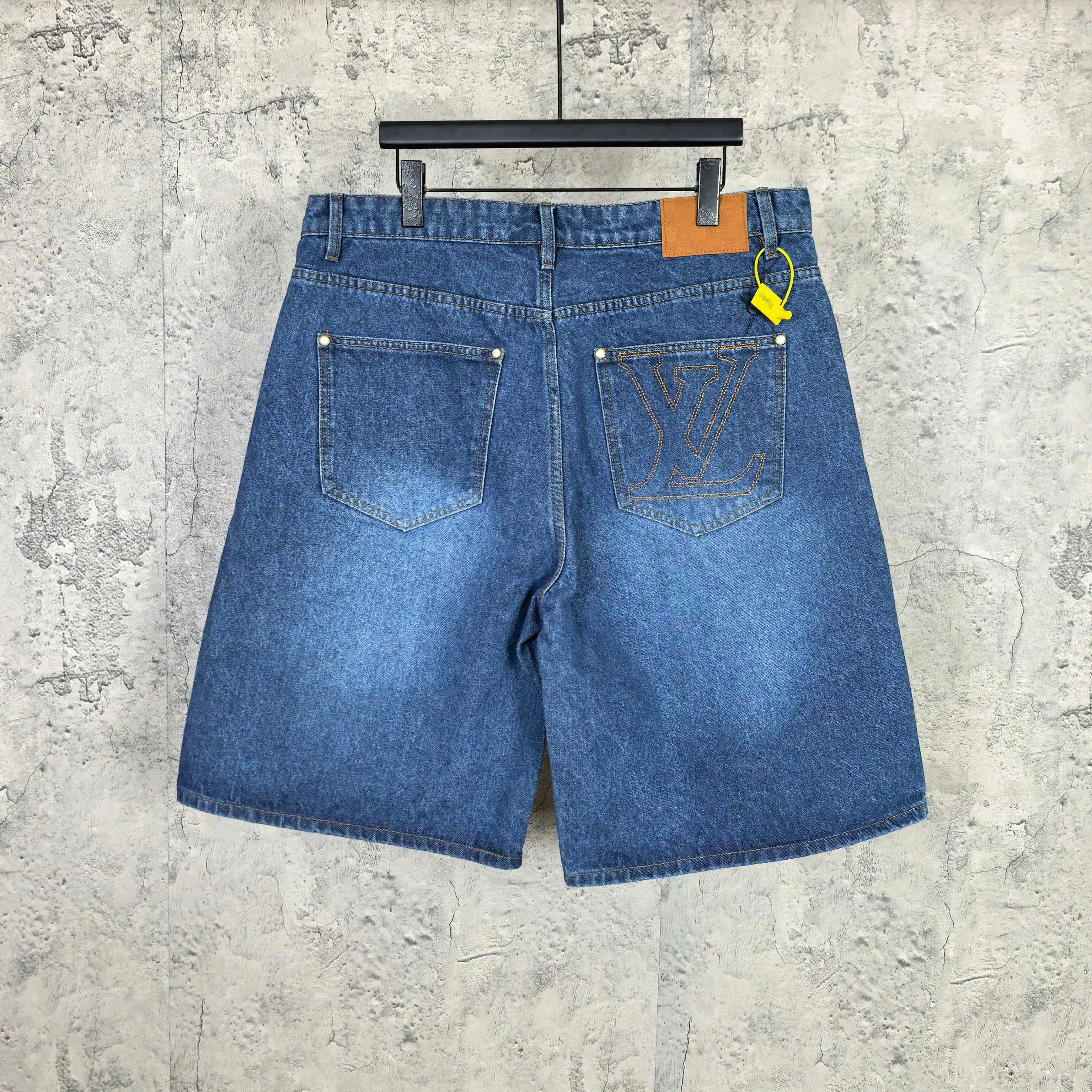 Washed Denim Shorts with Pearl Button D19024507 — view 2