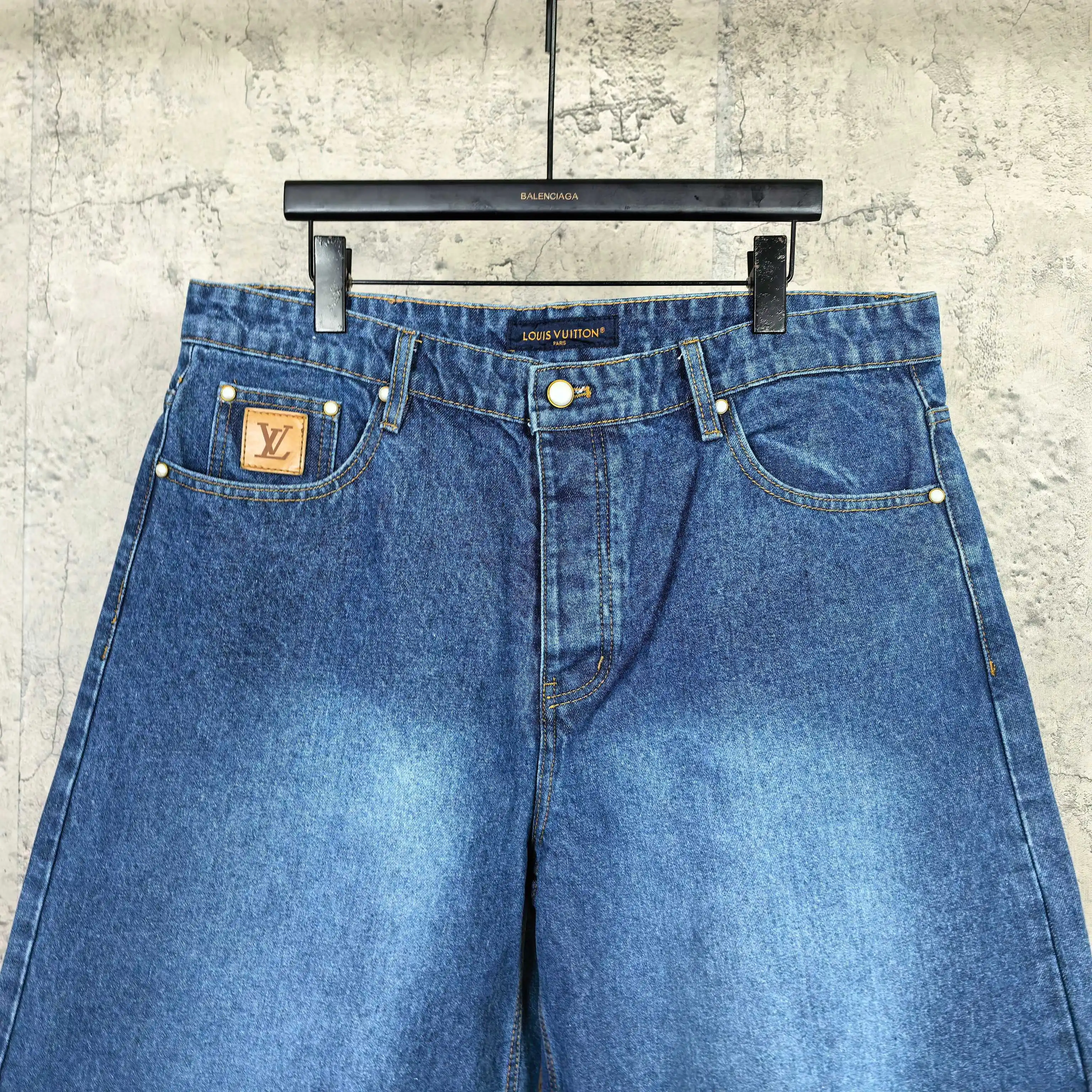 Washed Denim Shorts with Pearl Button D19024507 — view 3