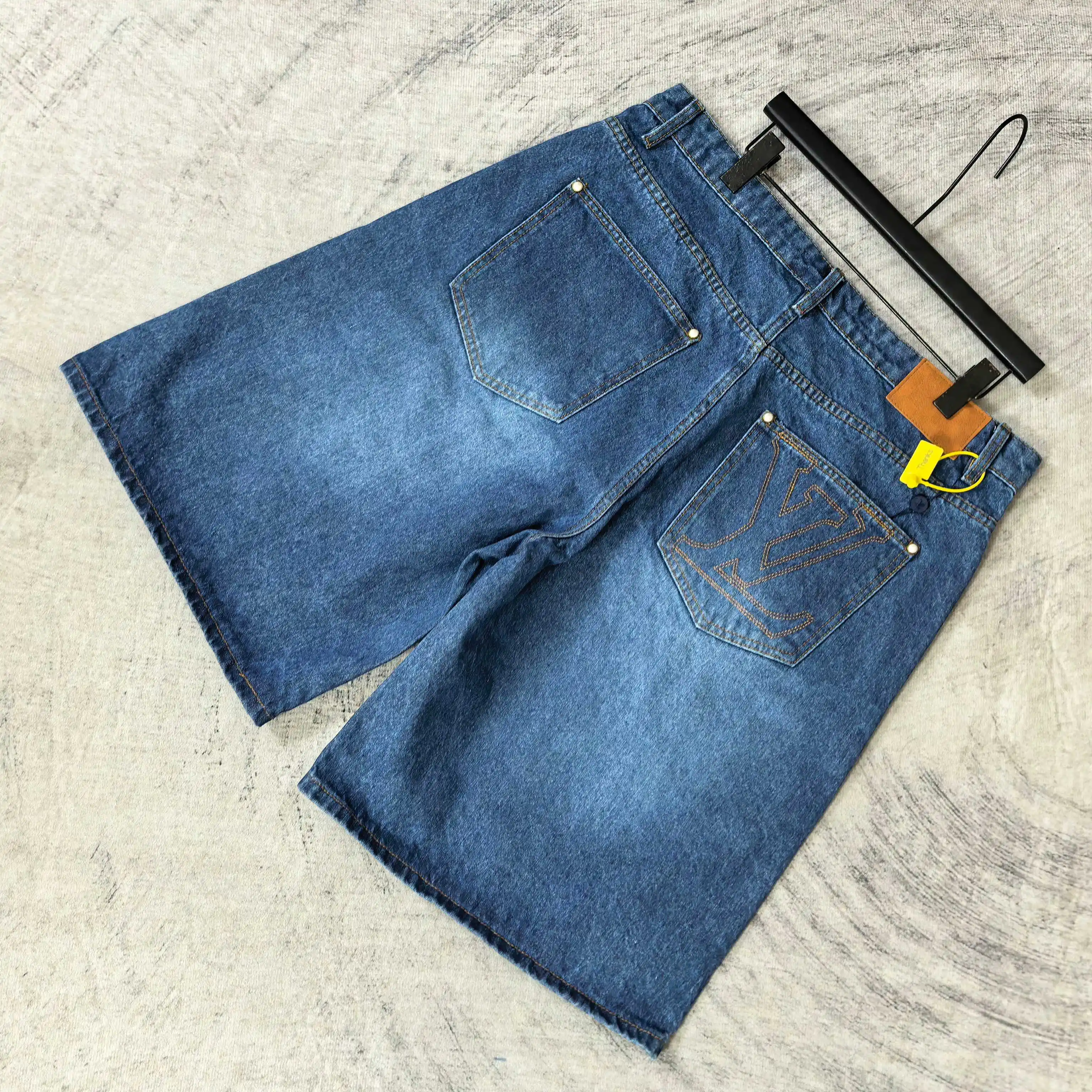 Washed Denim Shorts with Pearl Button D19024507 — view 5