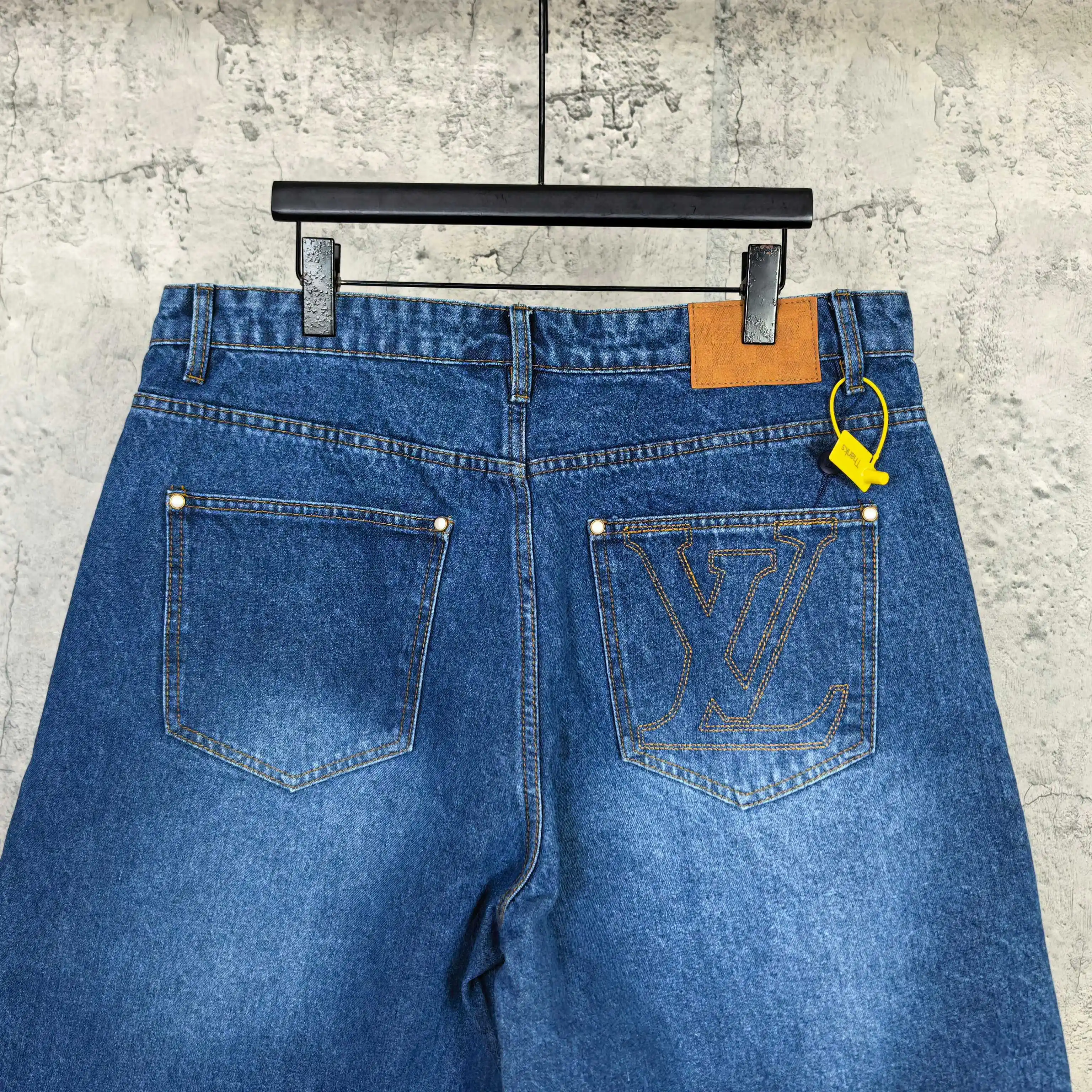 Washed Denim Shorts with Pearl Button D19024507 — view 6