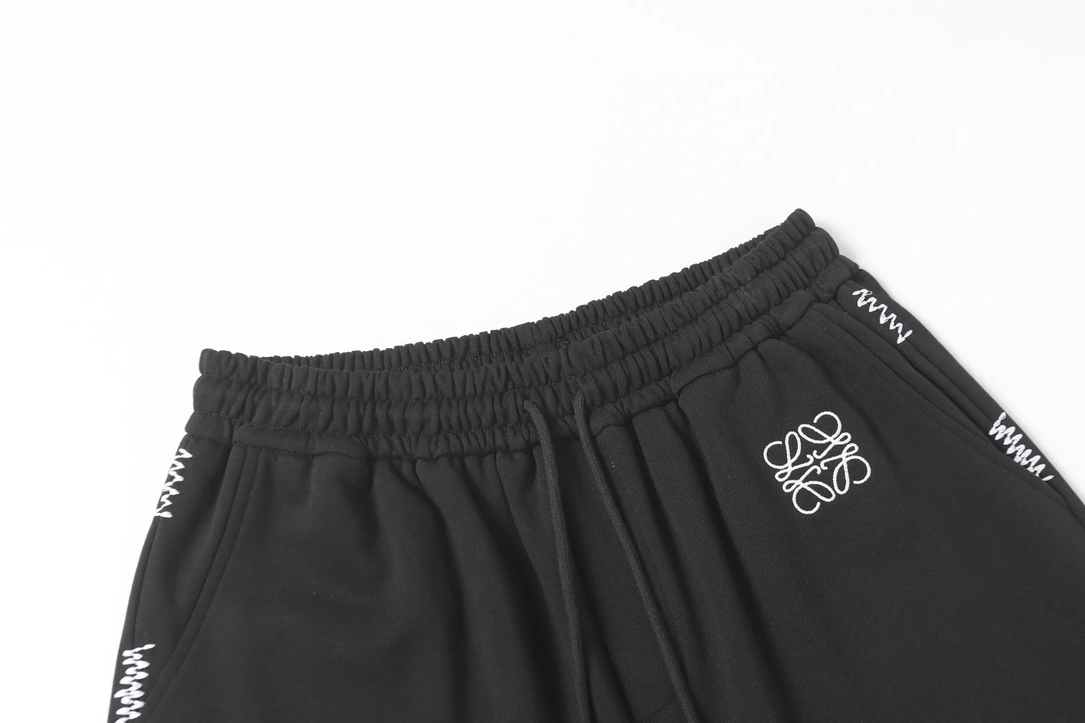 Logo-Embroidered Drawstring Cotton Shorts D19013210 — view 3