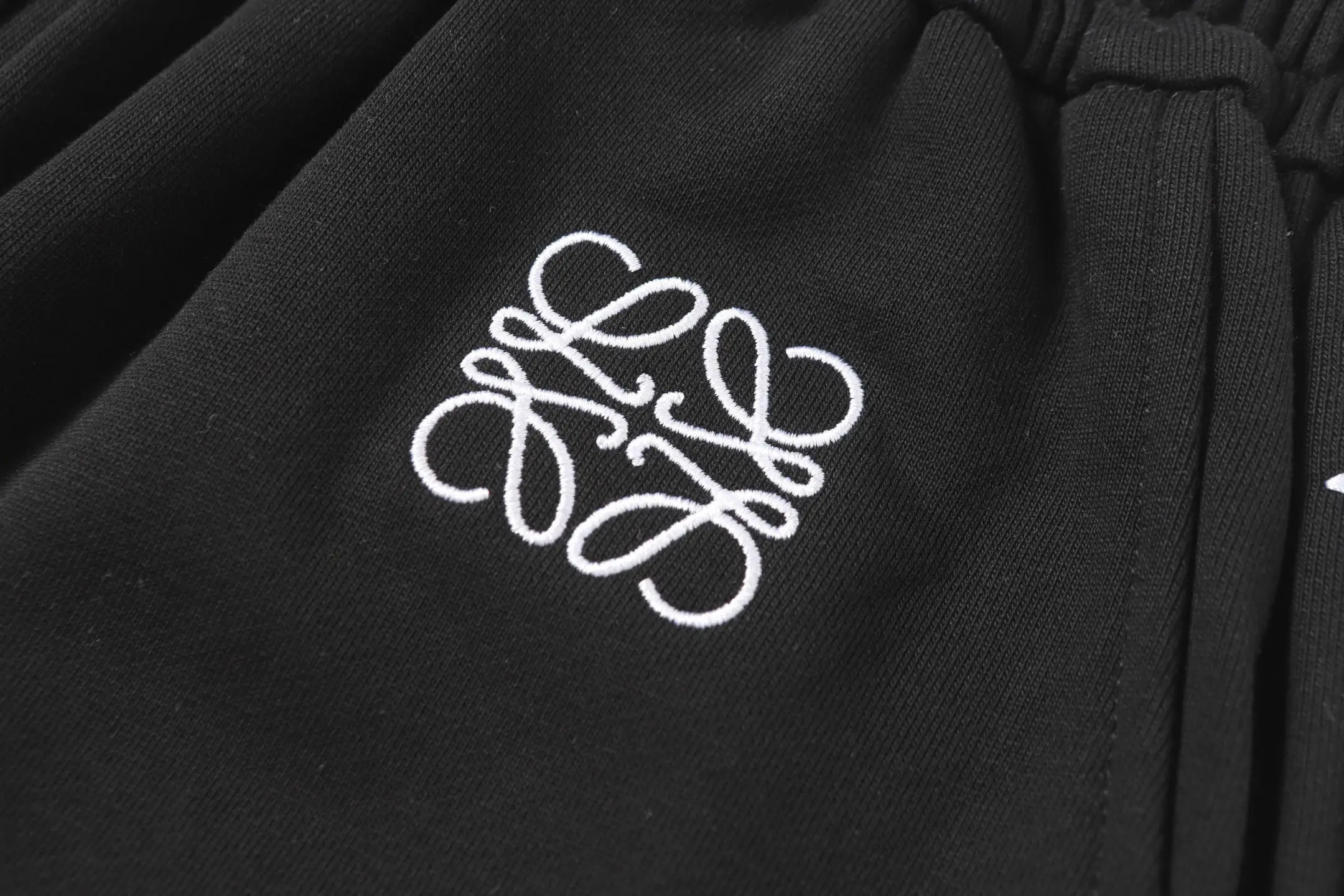 Logo-Embroidered Drawstring Cotton Shorts D19013210 — view 5