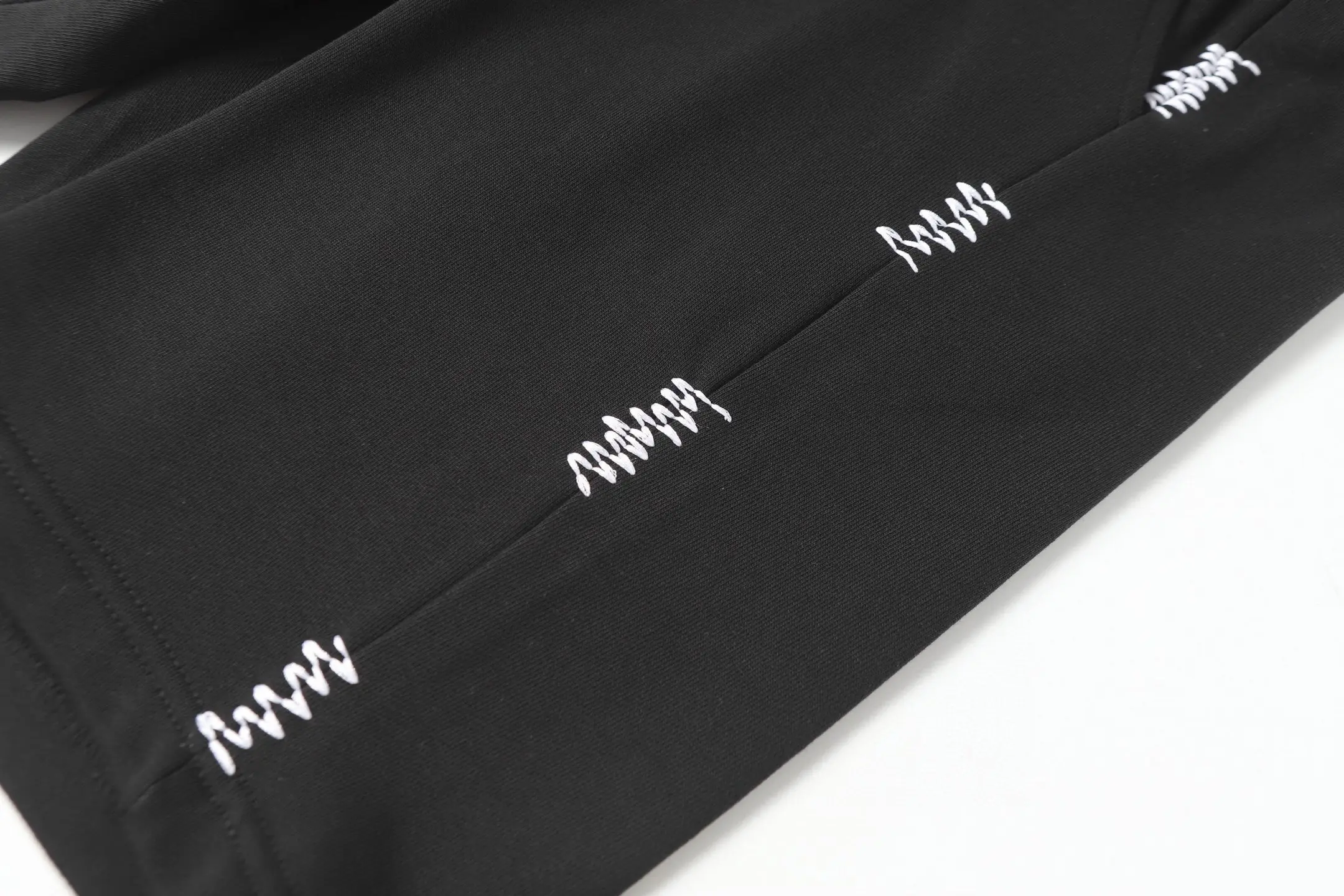Logo-Embroidered Drawstring Cotton Shorts D19013210 — view 8