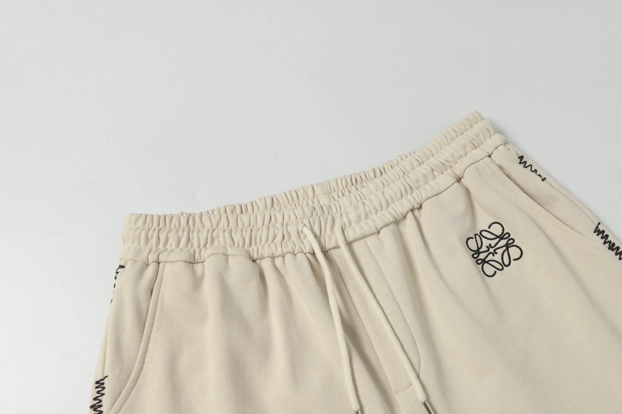 Embroidered Logo Drawstring Shorts D19013209 — view 3