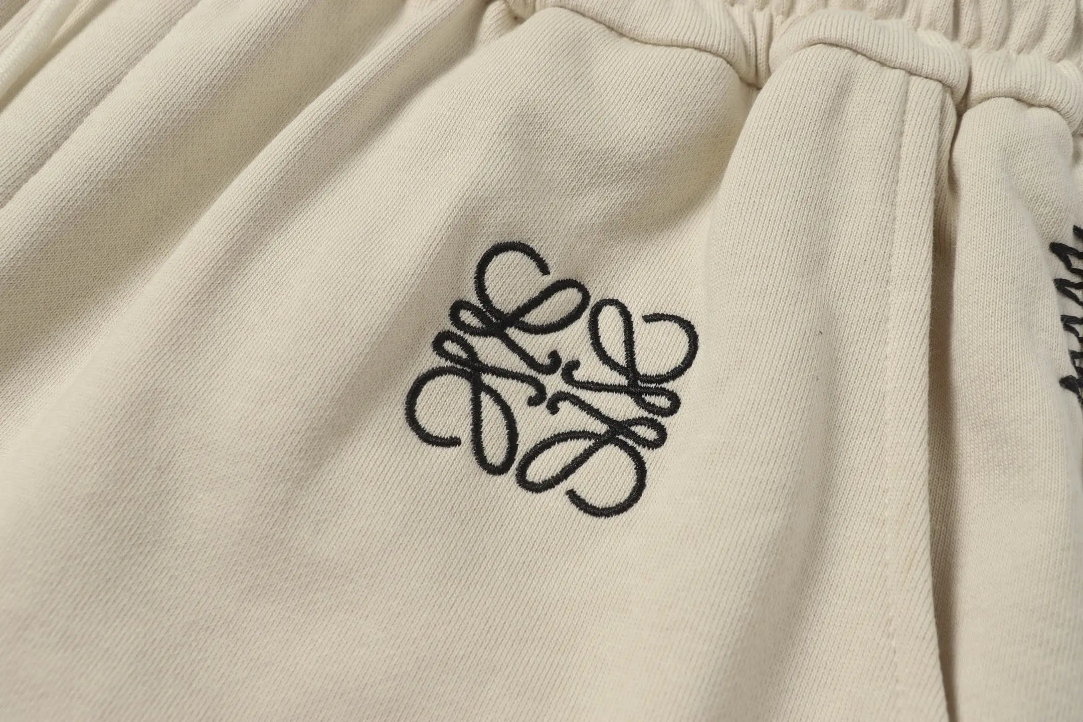 Embroidered Logo Drawstring Shorts D19013209 — view 4
