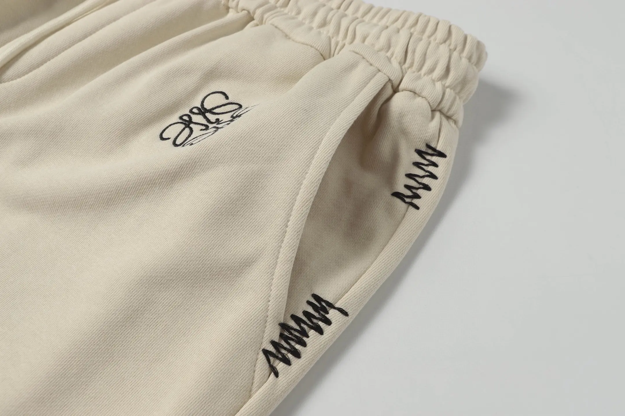 Embroidered Logo Drawstring Shorts D19013209 — view 5