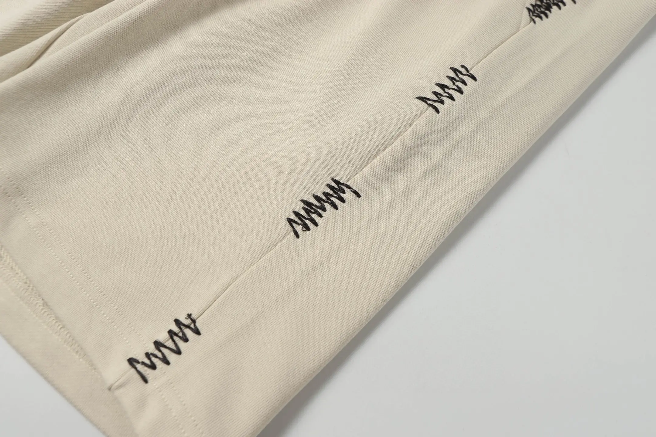 Embroidered Logo Drawstring Shorts D19013209 — view 6