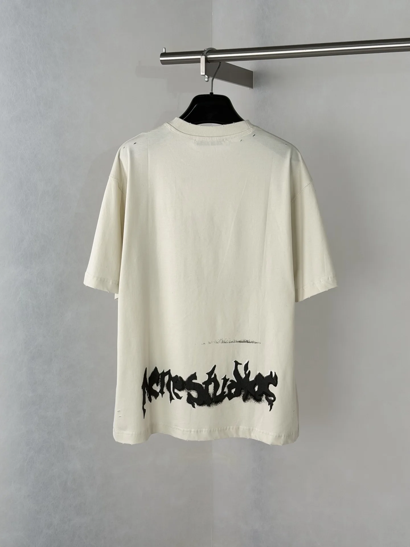 Gothic Logo Spray-Paint T-Shirt D19518585 — view 2