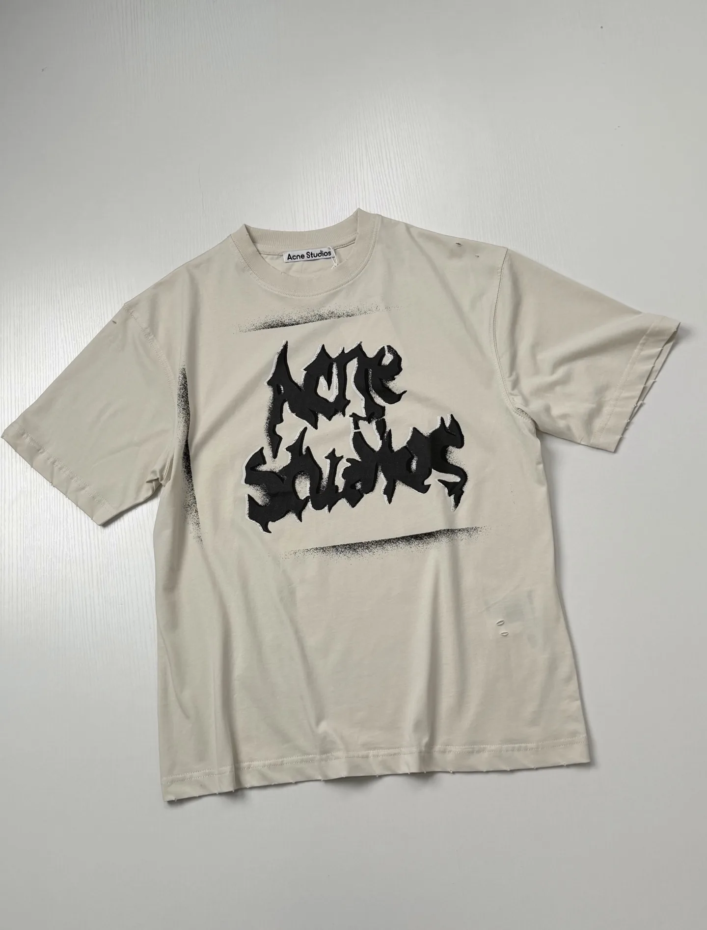 Gothic Logo Spray-Paint T-Shirt D19518585 — view 3