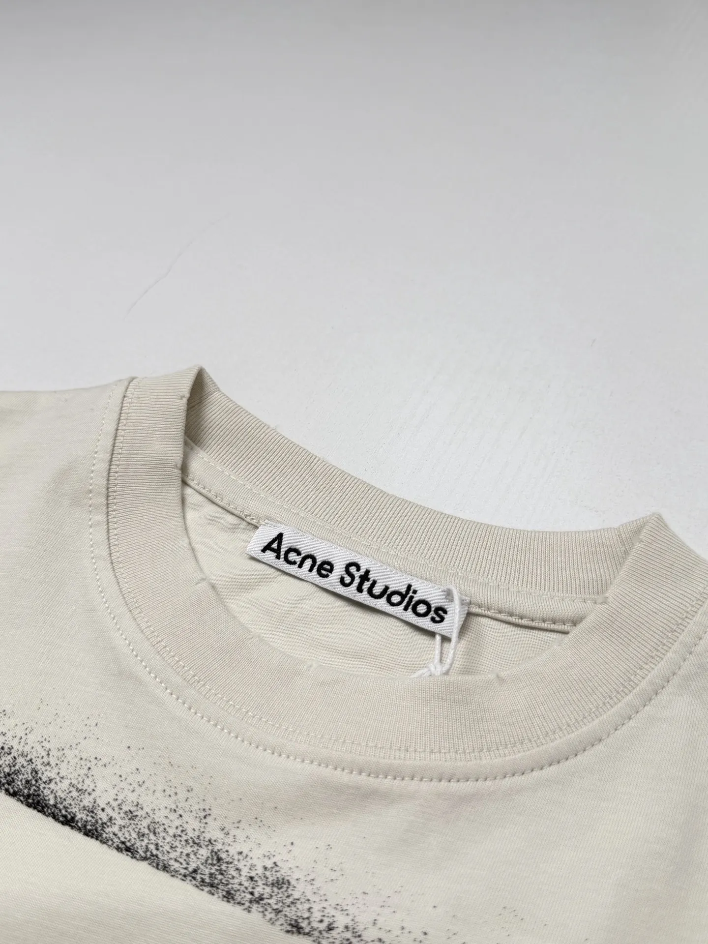 Gothic Logo Spray-Paint T-Shirt D19518585 — view 6