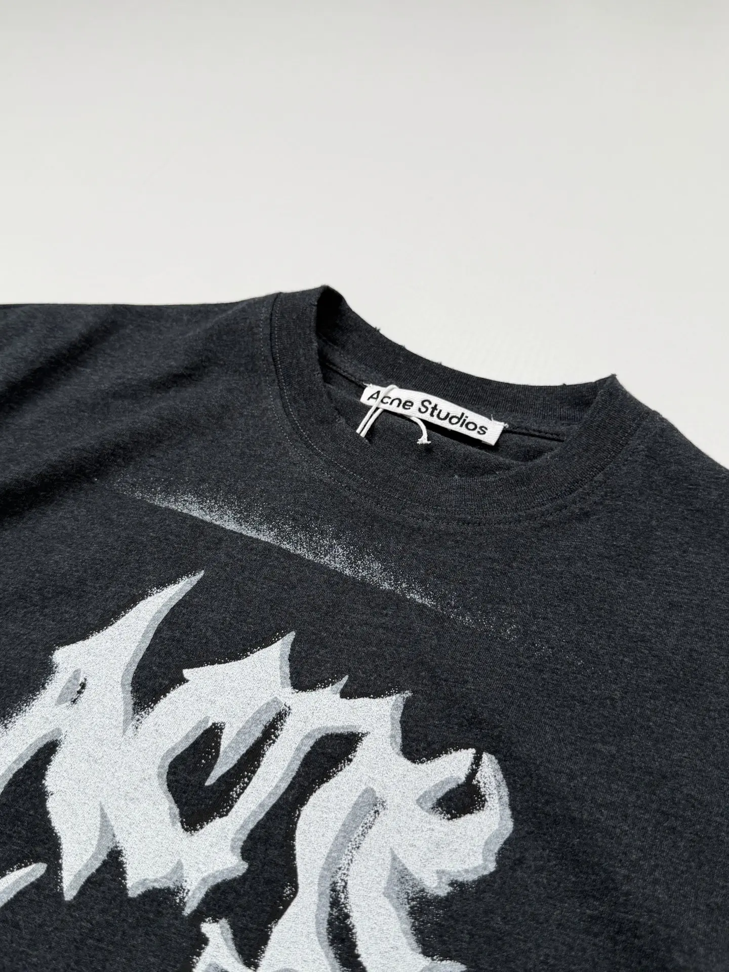 Gothic Logo Spray-Paint T-Shirt D19518586 — view 4