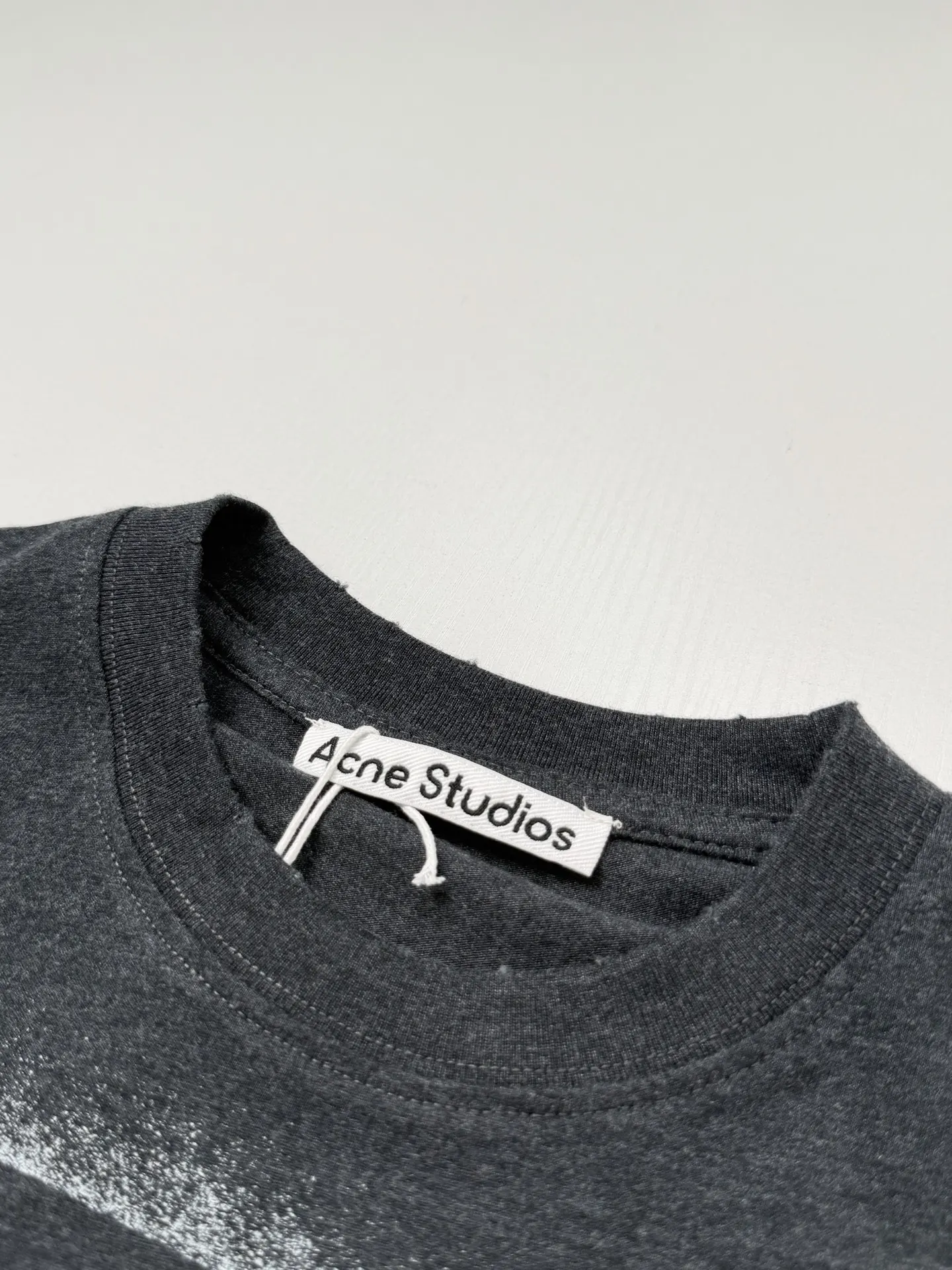 Gothic Logo Spray-Paint T-Shirt D19518586 — view 6