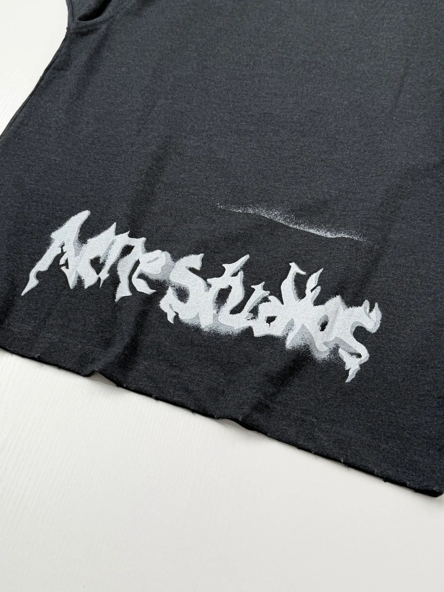 Gothic Logo Spray-Paint T-Shirt D19518586 — view 8