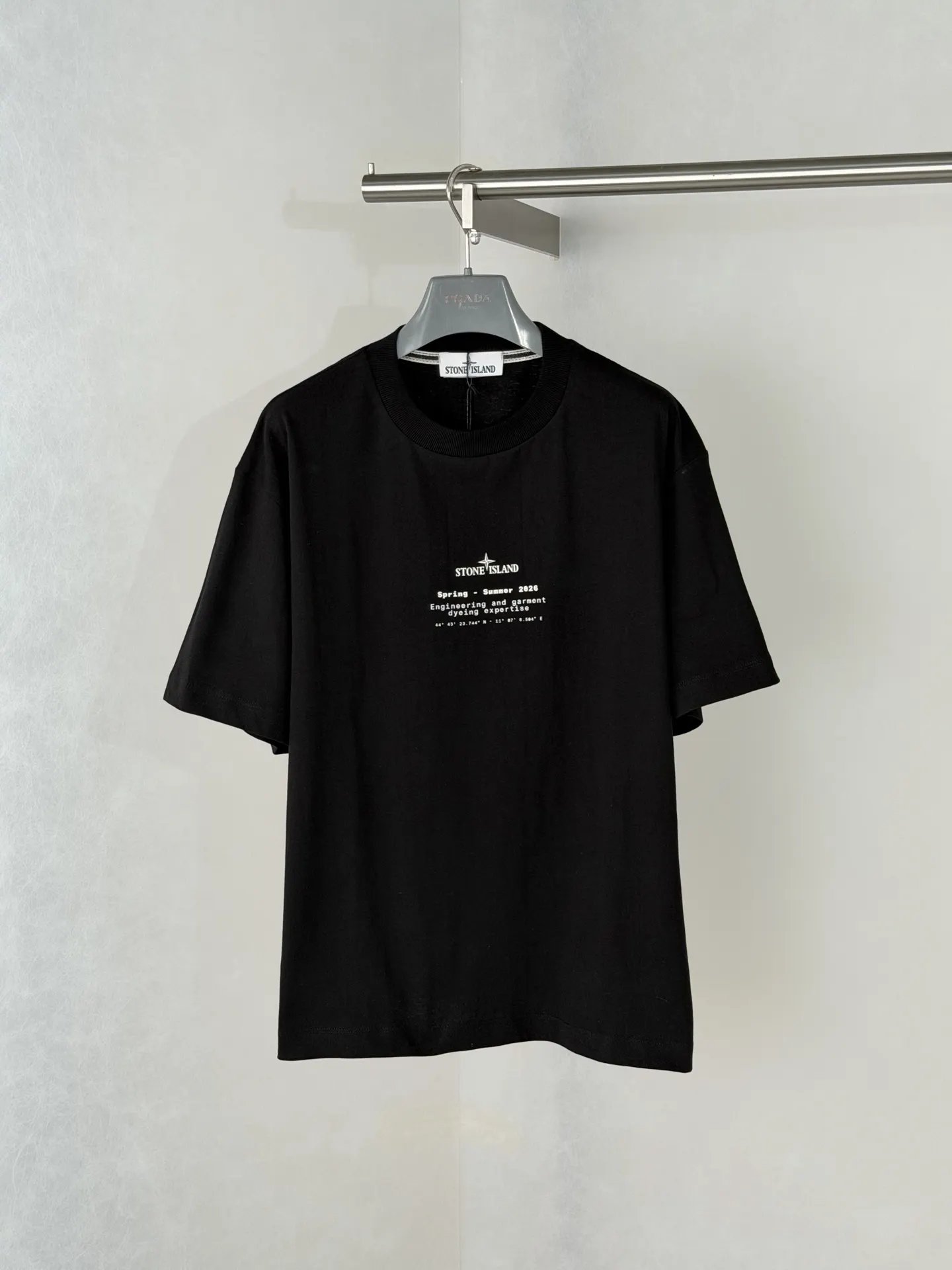 Compass Logo Cracked Print T-Shirt D19518706