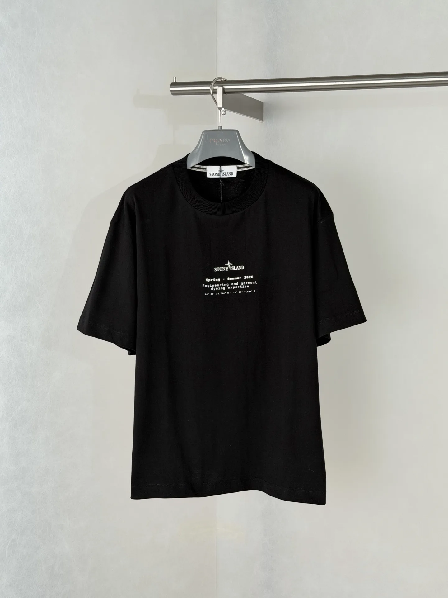 Compass Logo Cracked Print T-Shirt D19518706