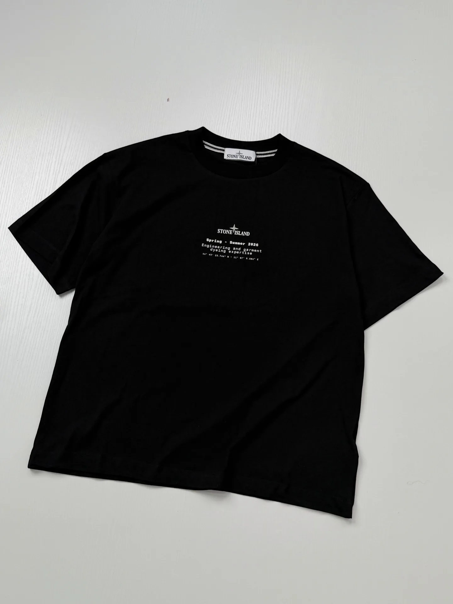 Compass Logo Cracked Print T-Shirt D19518706 — view 3
