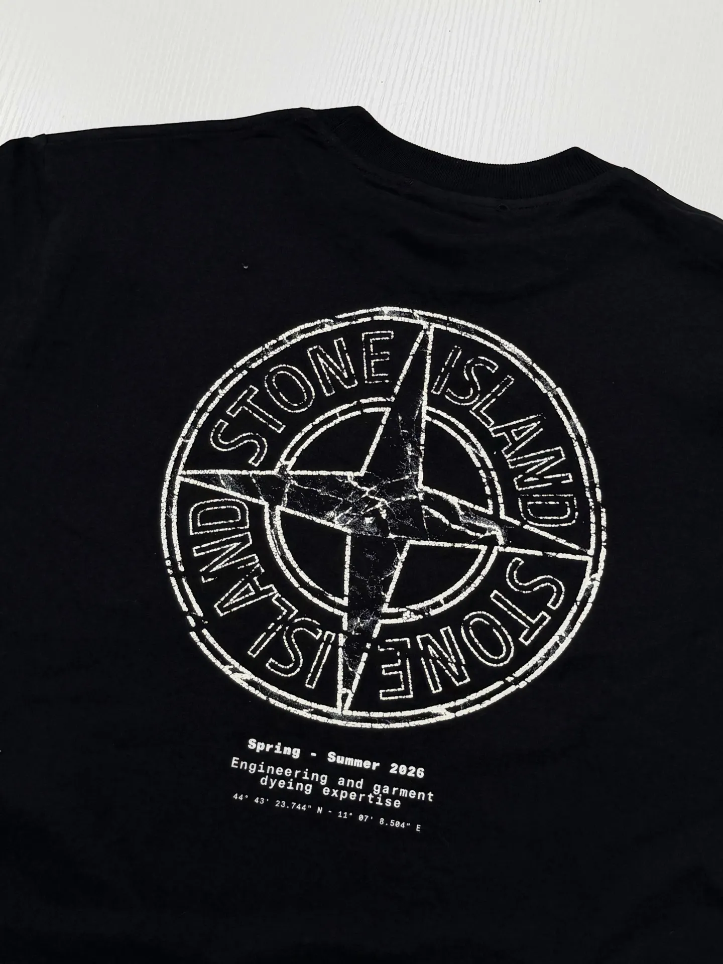 Compass Logo Cracked Print T-Shirt D19518706 — view 8