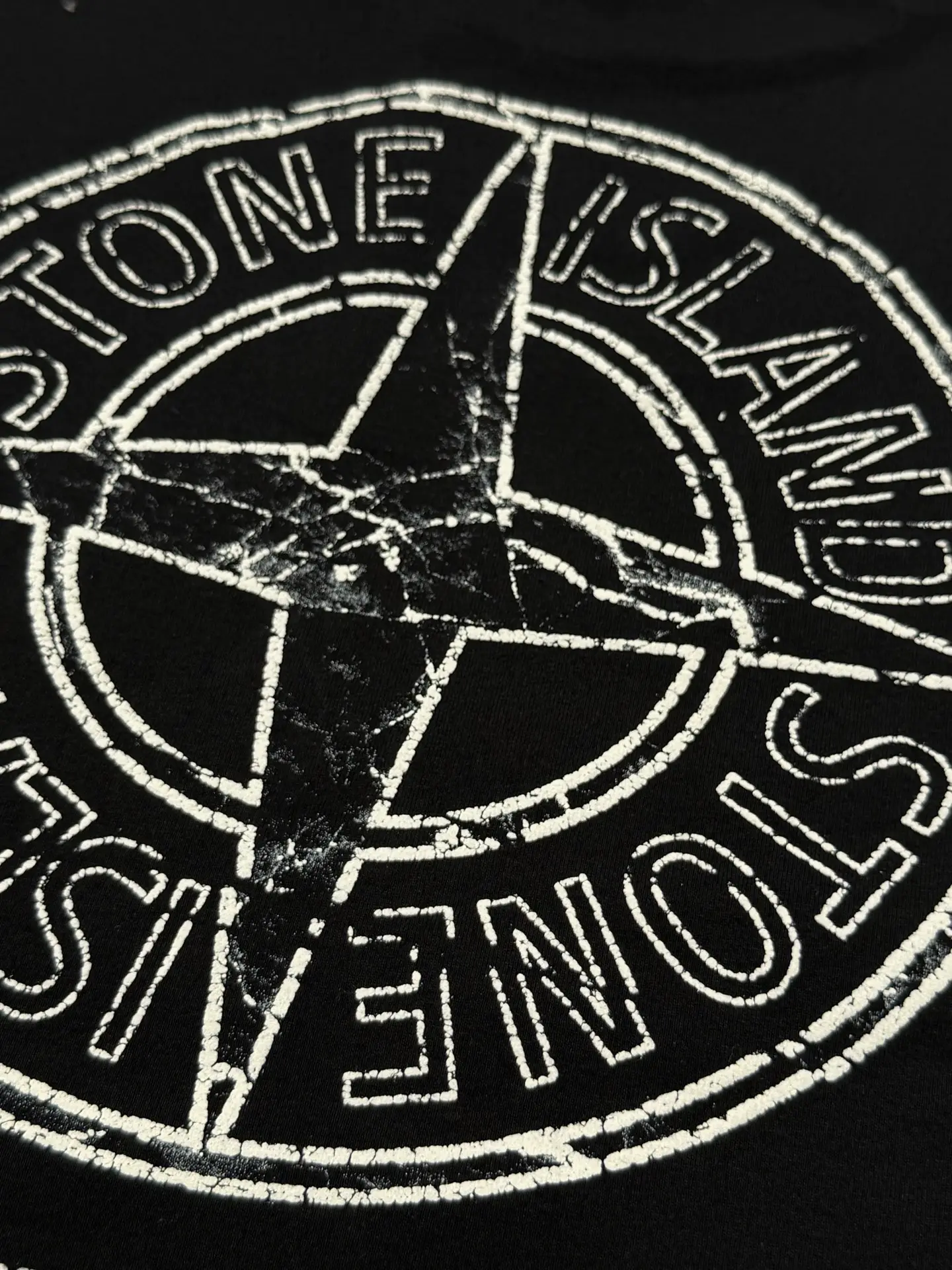 Compass Logo Cracked Print T-Shirt D19518706 — view 9