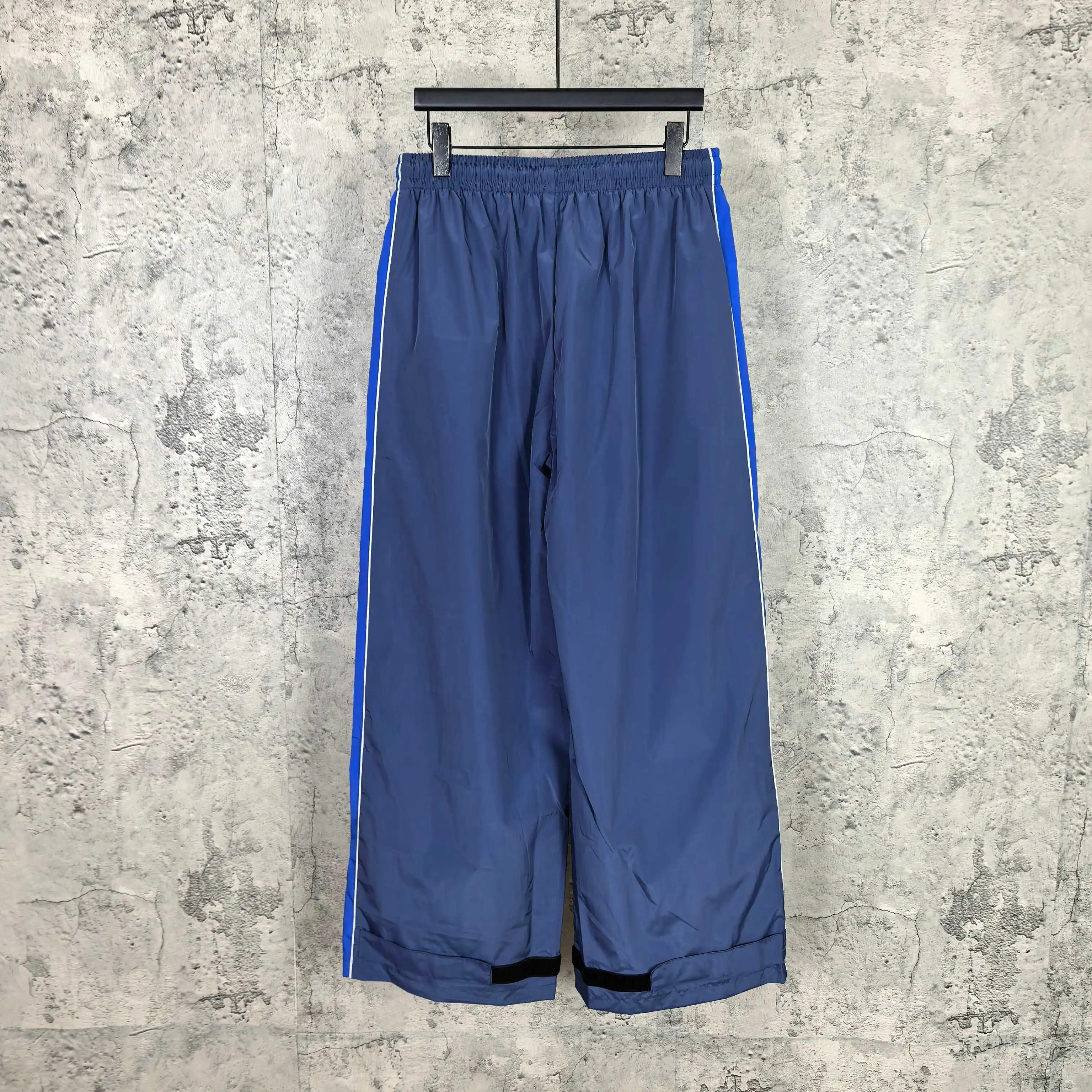 Bodies Relaxed Logo-Print Tracksuit Pants D20024466 — view 2