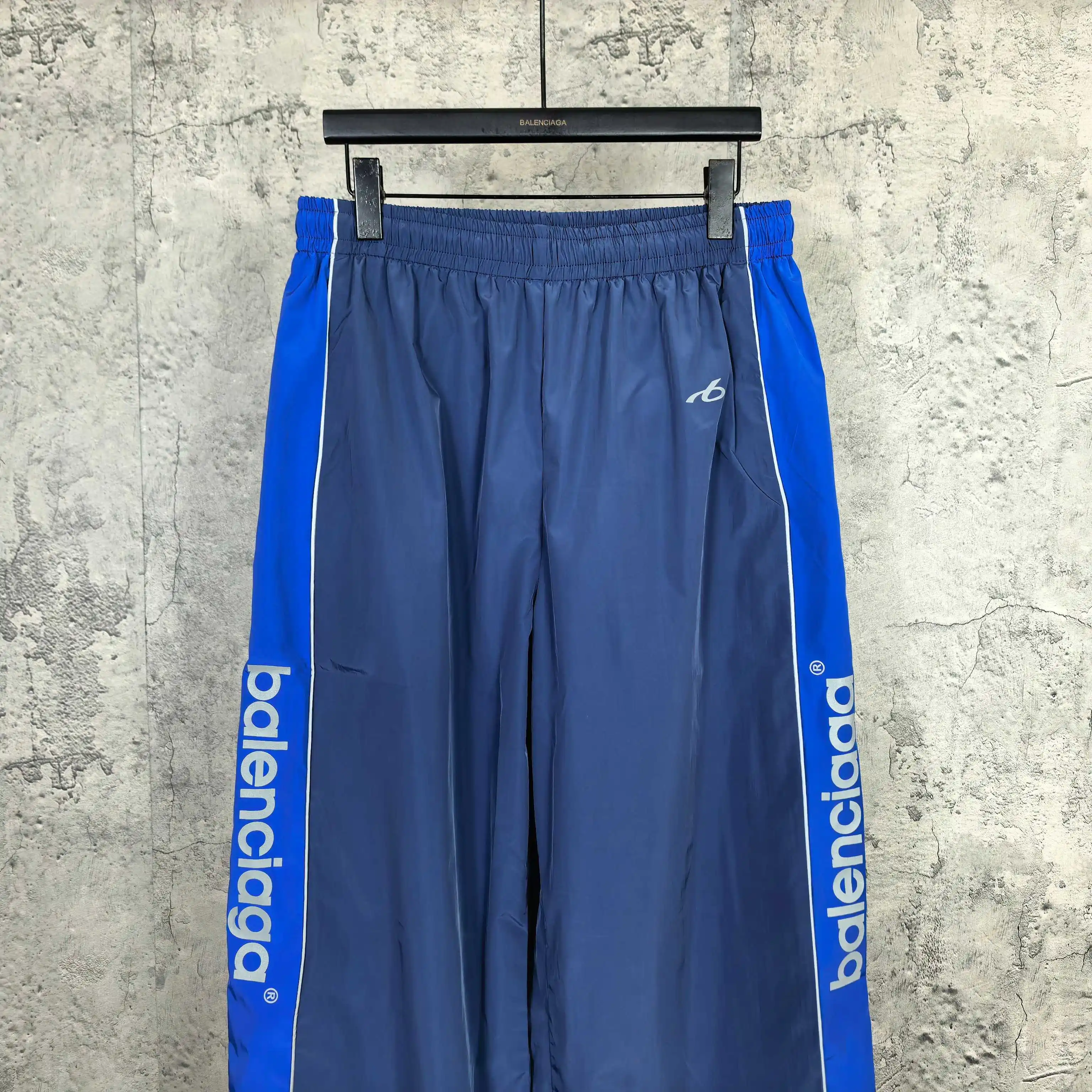 Bodies Relaxed Logo-Print Tracksuit Pants D20024466 — view 3