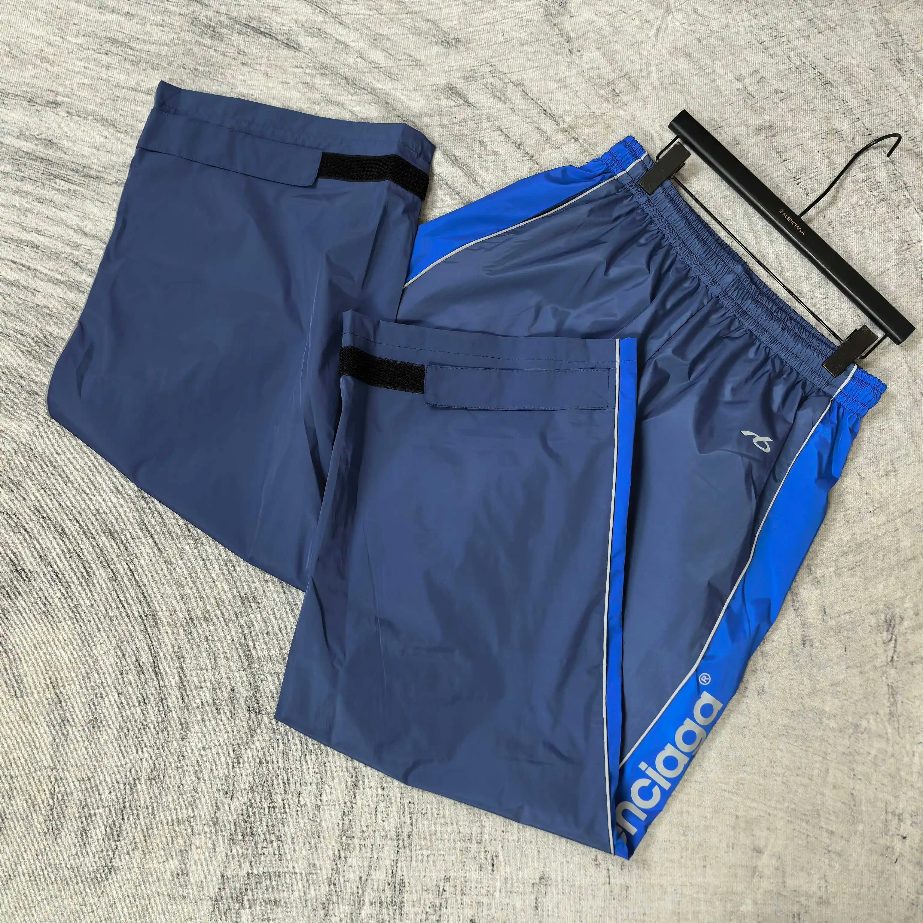 Bodies Relaxed Logo-Print Tracksuit Pants D20024466 — view 4