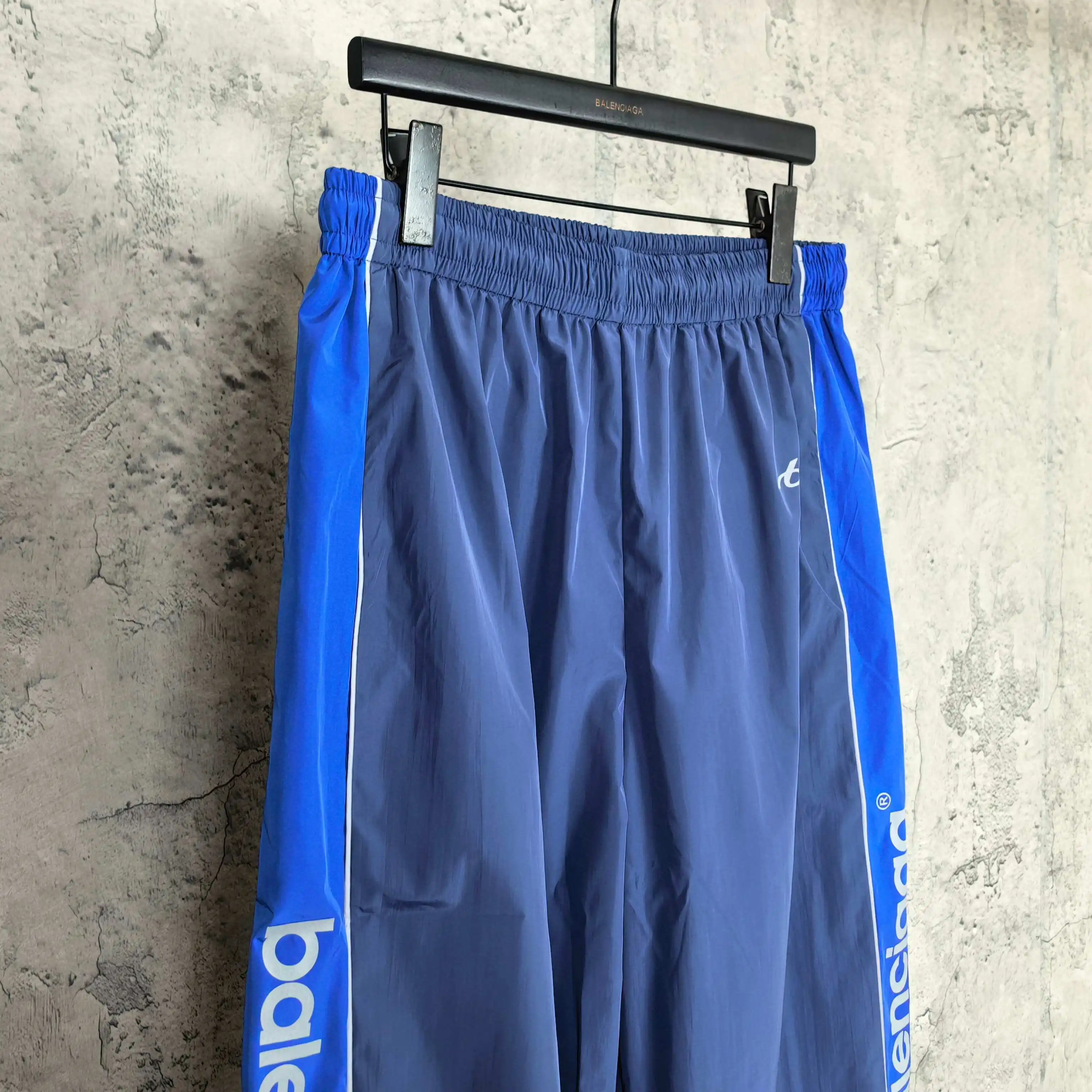 Bodies Relaxed Logo-Print Tracksuit Pants D20024466 — view 7