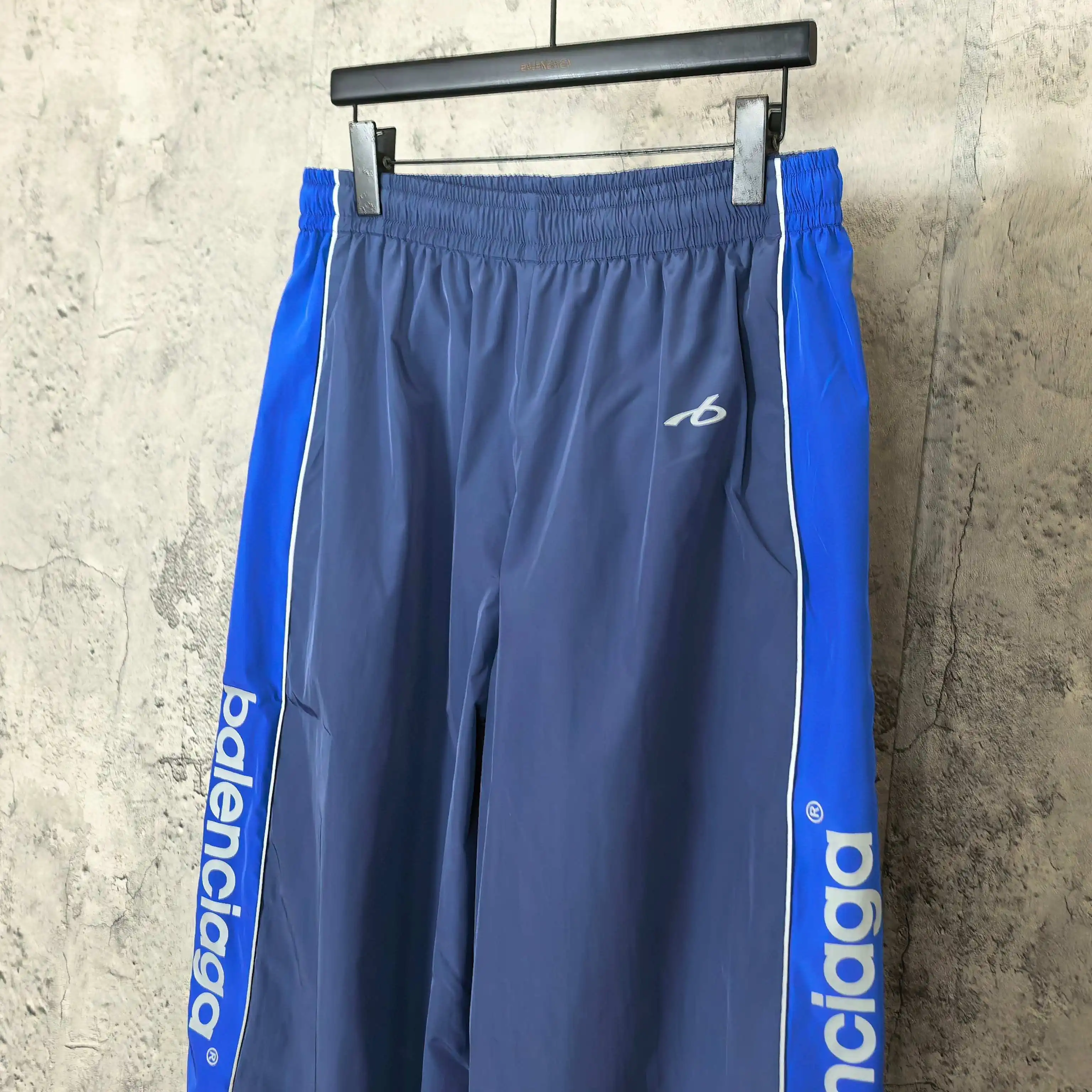 Bodies Relaxed Logo-Print Tracksuit Pants D20024466 — view 9