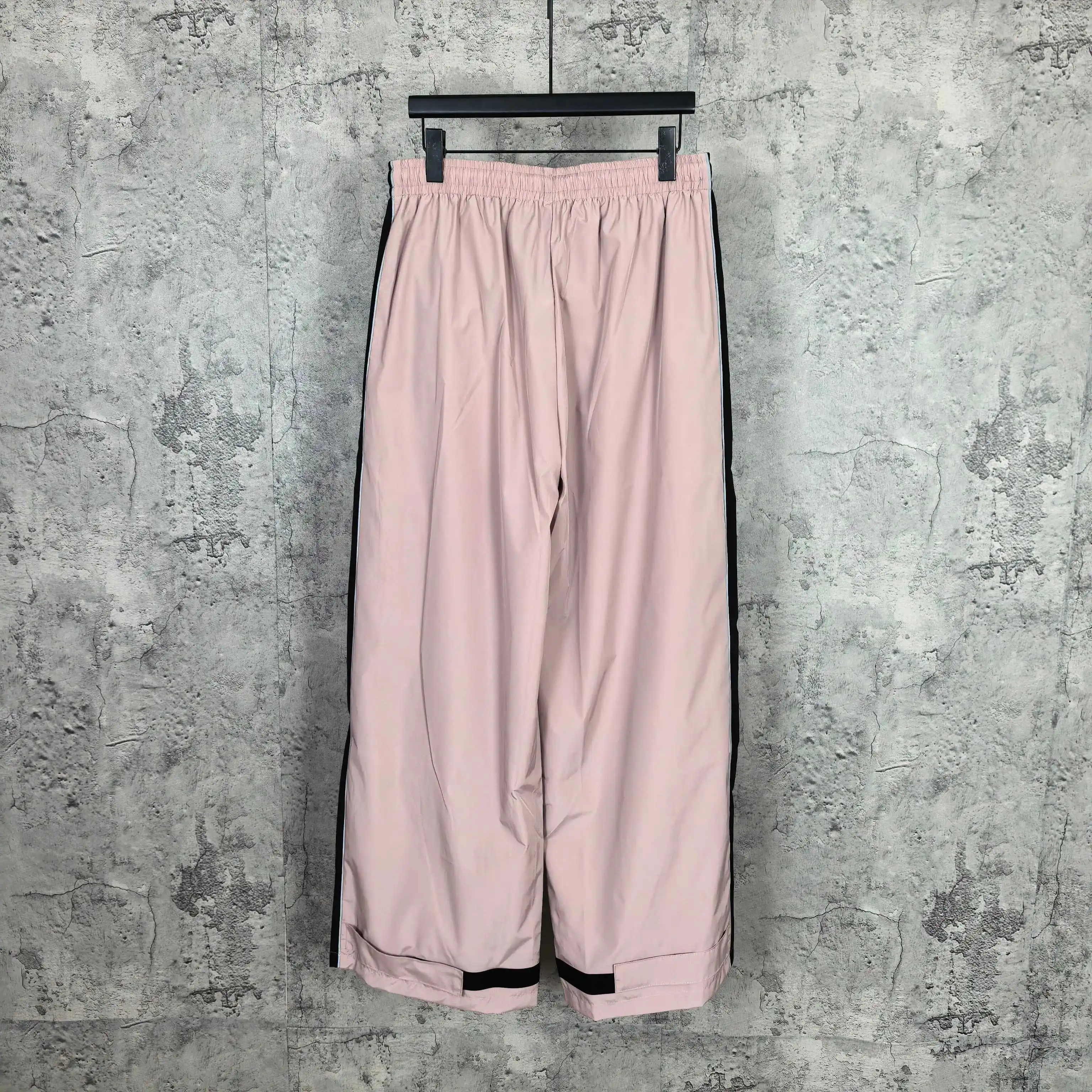 Logo-Print Relaxed Tracksuit Pants D20024468 — view 2