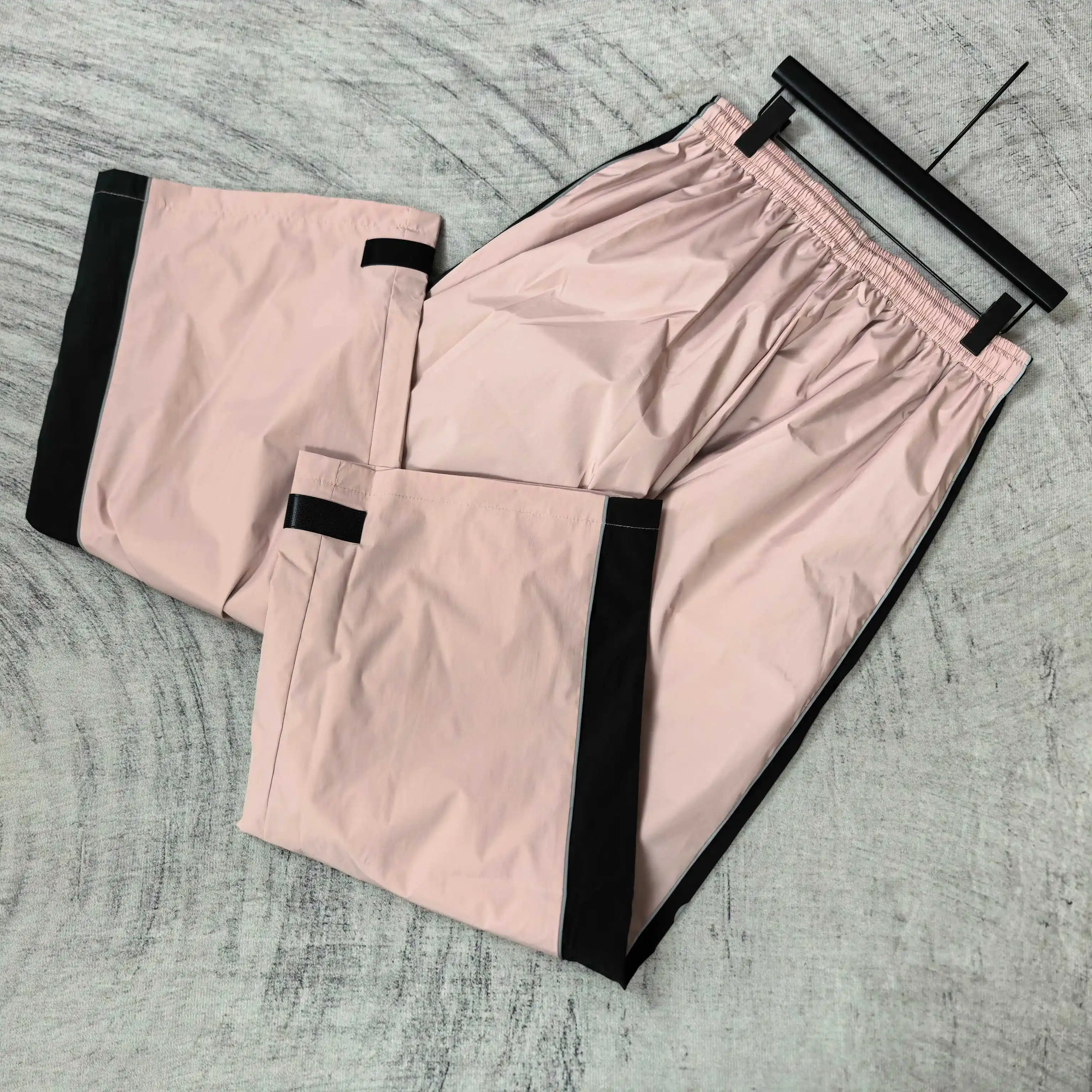 Logo-Print Relaxed Tracksuit Pants D20024468 — view 4