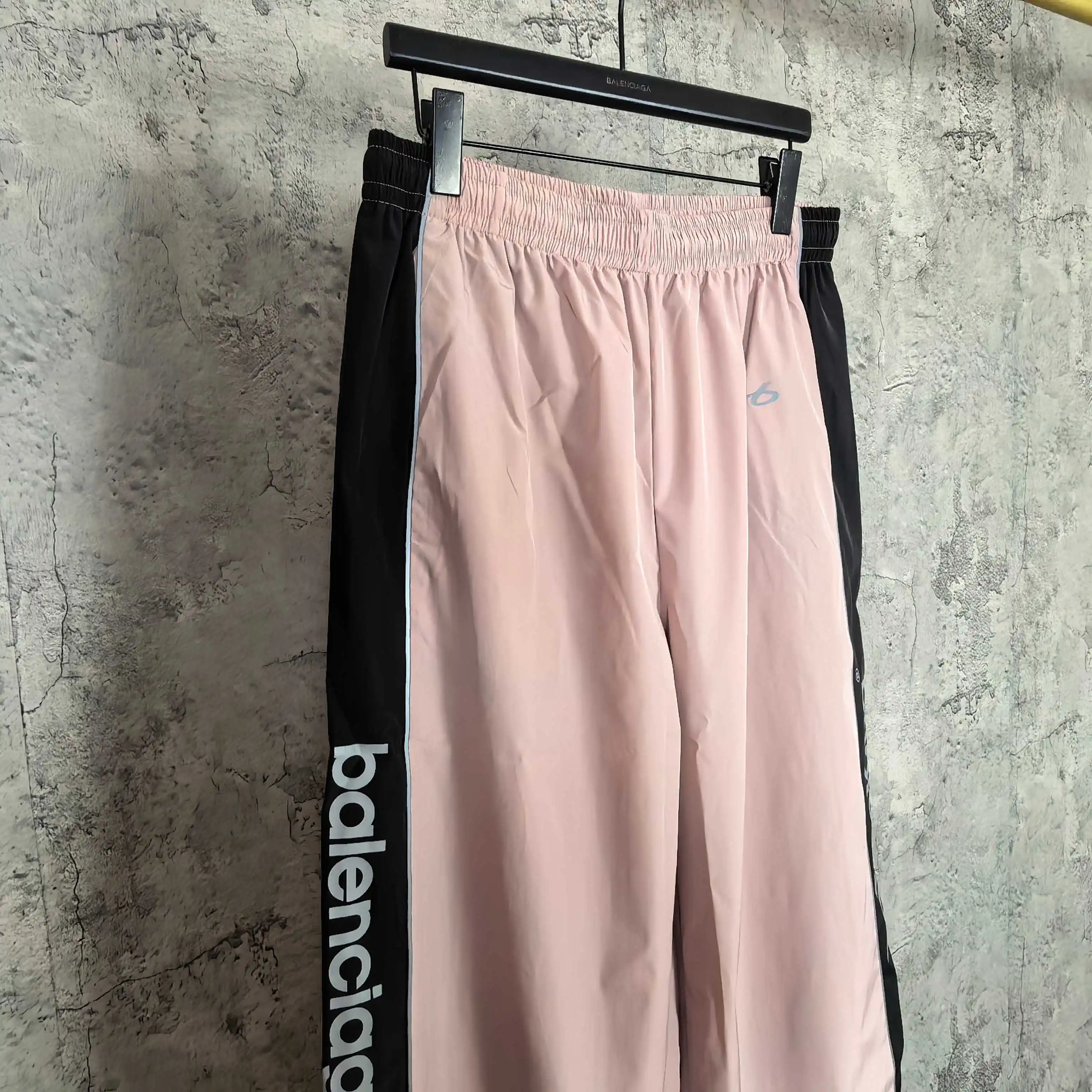 Logo-Print Relaxed Tracksuit Pants D20024468 — view 7