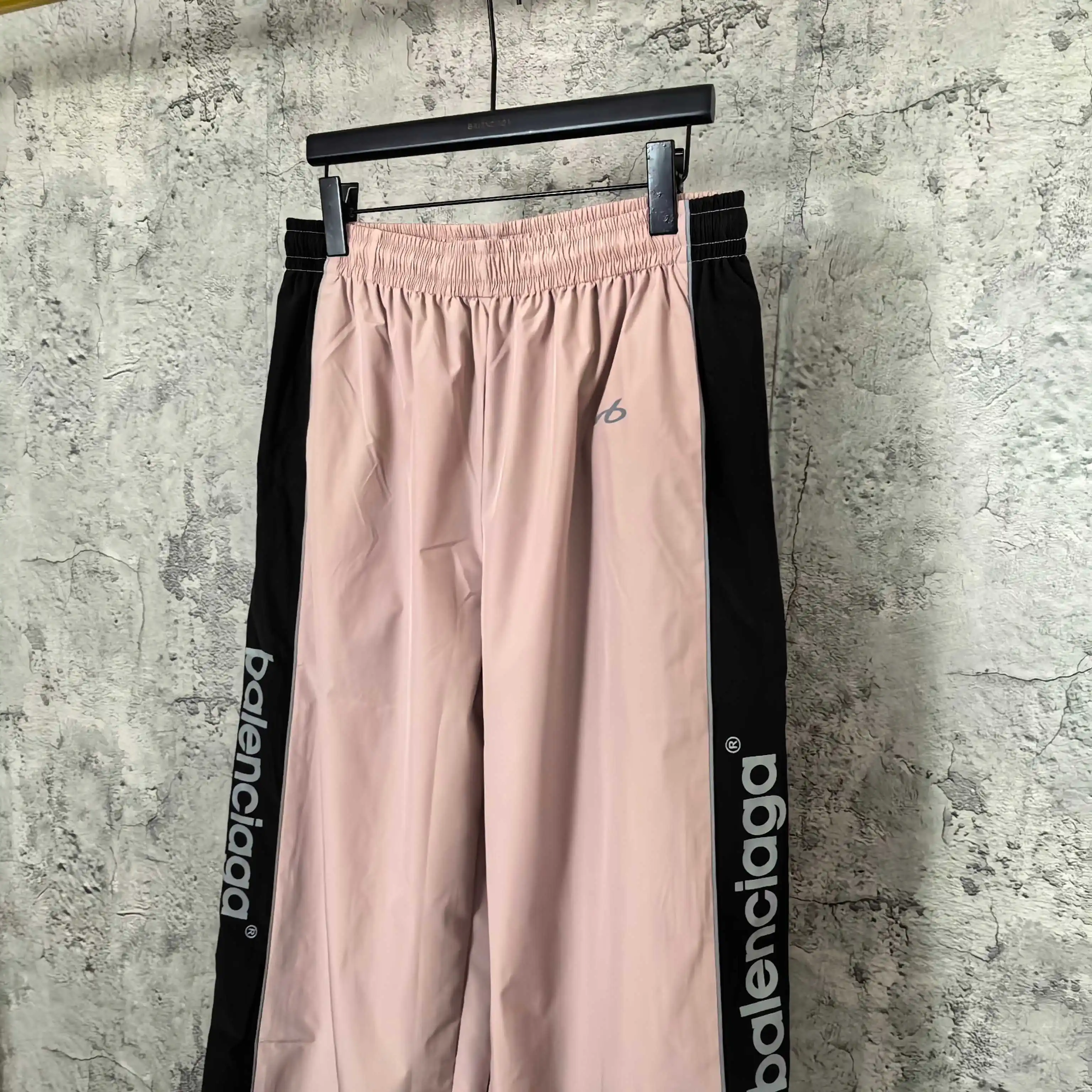 Logo-Print Relaxed Tracksuit Pants D20024468 — view 9