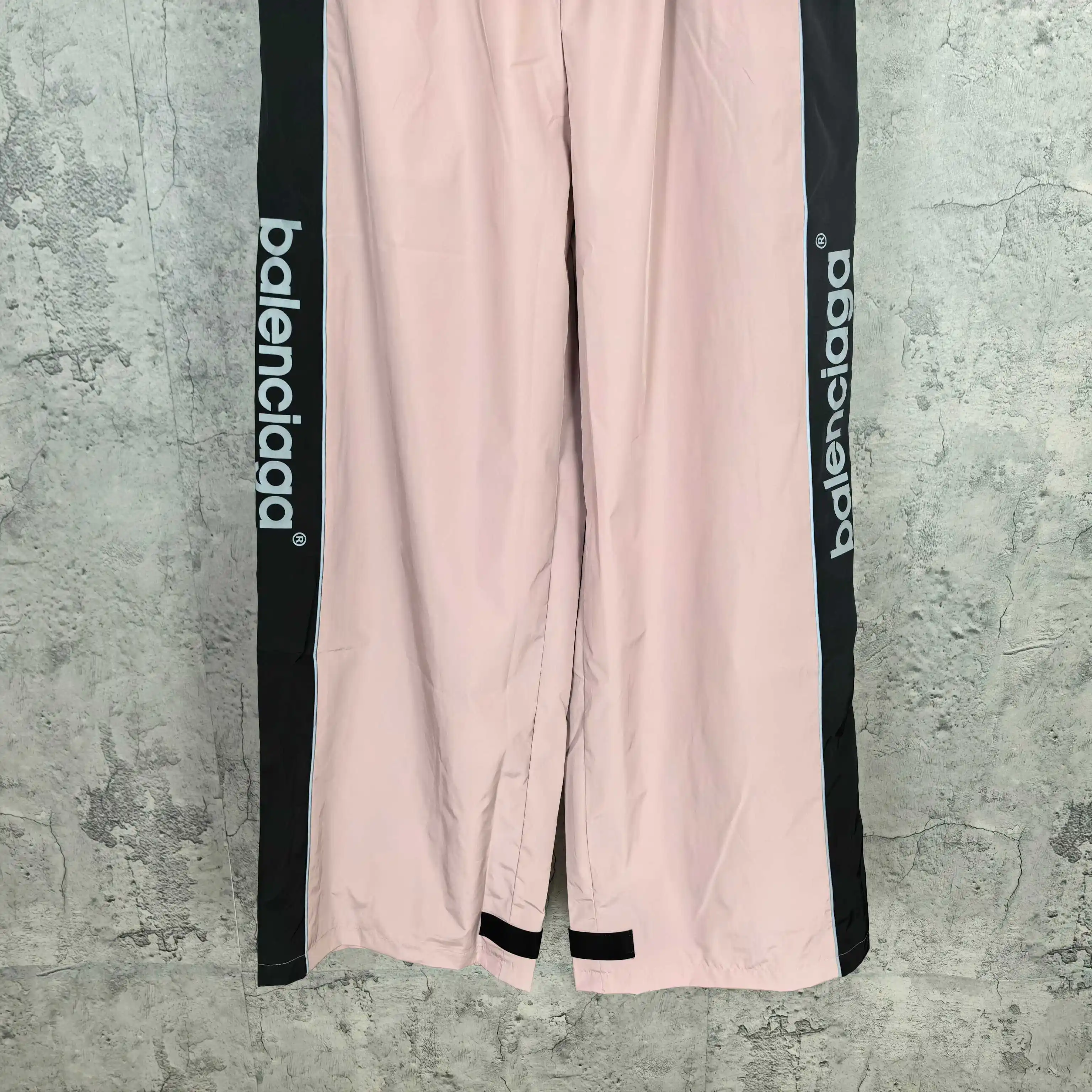 Logo-Print Relaxed Tracksuit Pants D20024468 — view 10