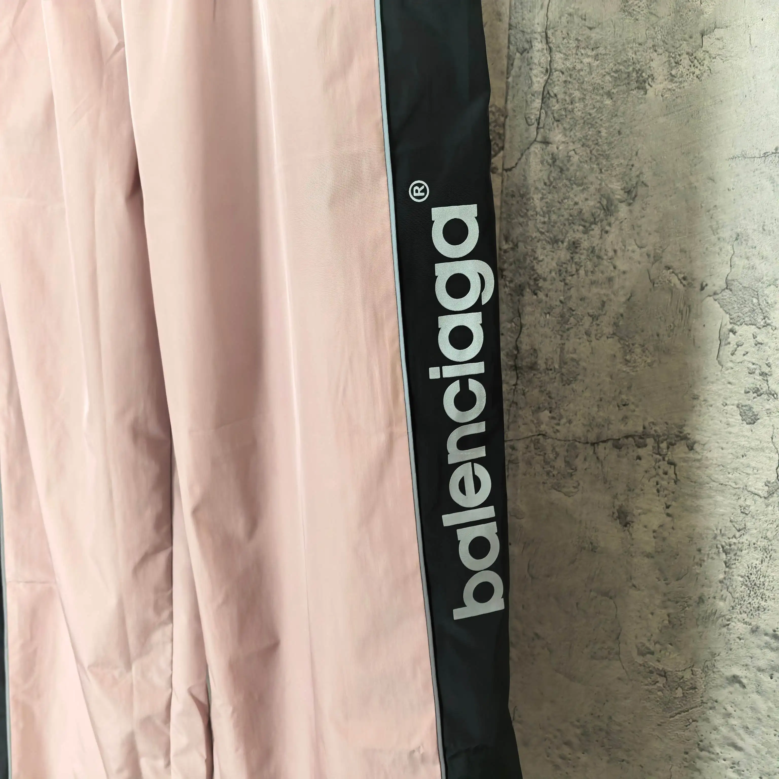 Logo-Print Relaxed Tracksuit Pants D20024468 — view 11