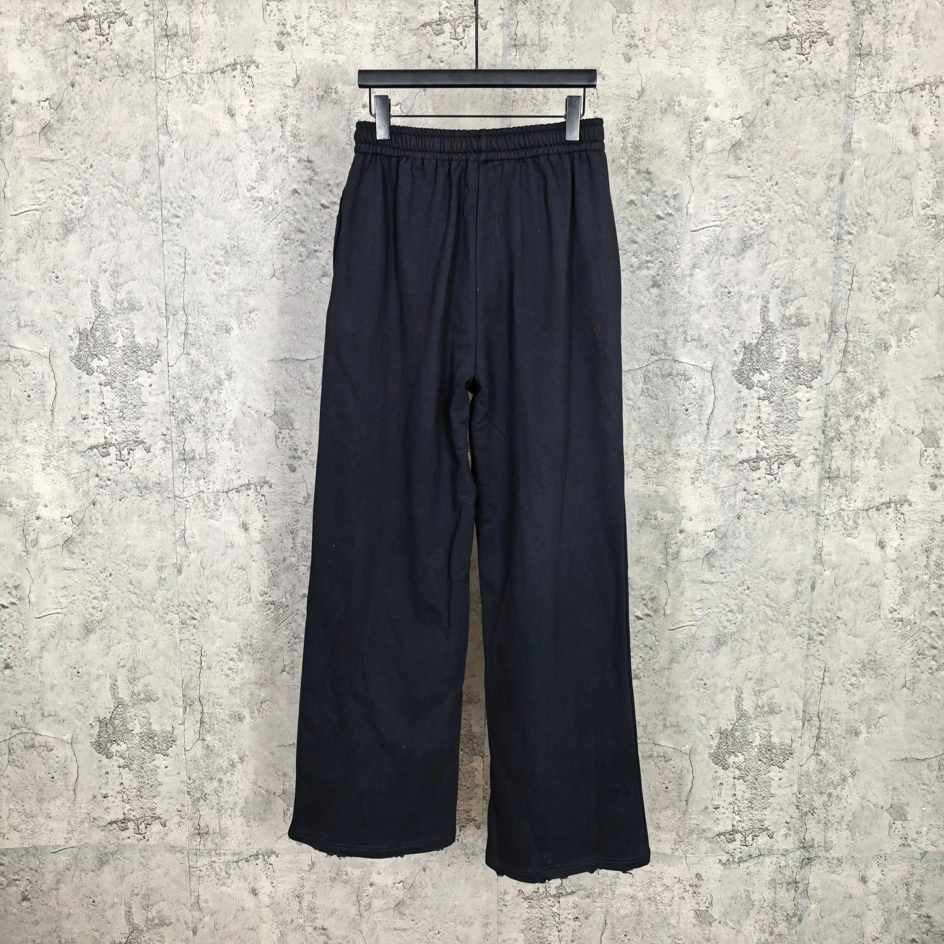 Messy Spray Logo Baggy Sweatpants D20024492 — view 2