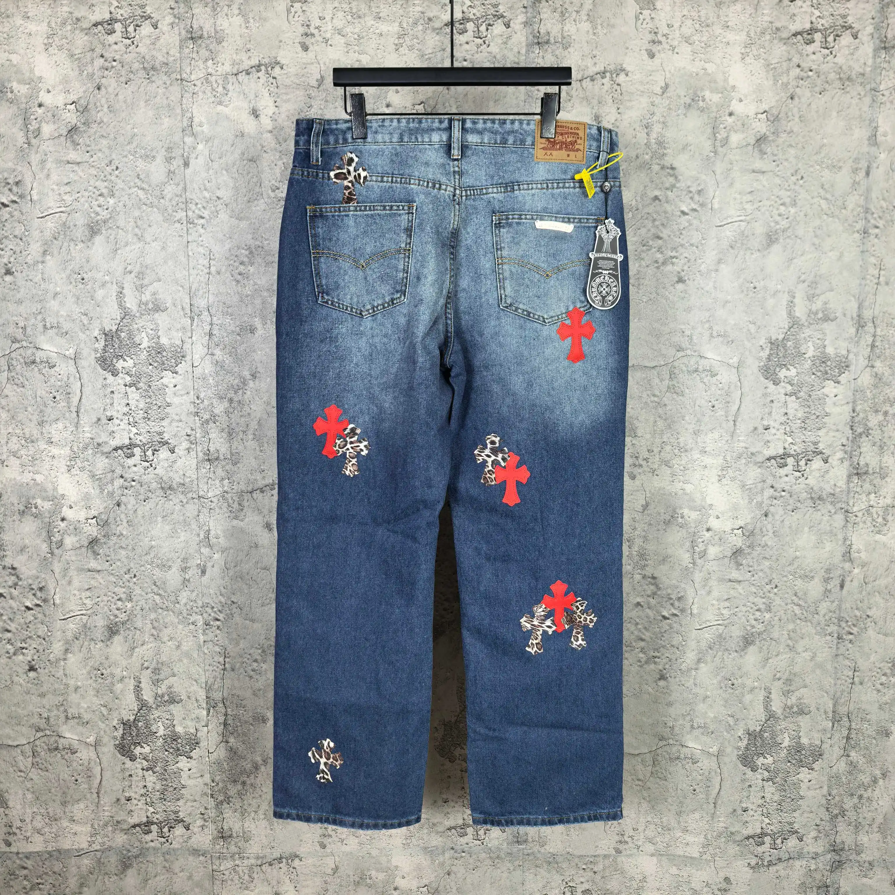 Leopard Patch Washed Straight-Leg Jeans D20024509 — view 2