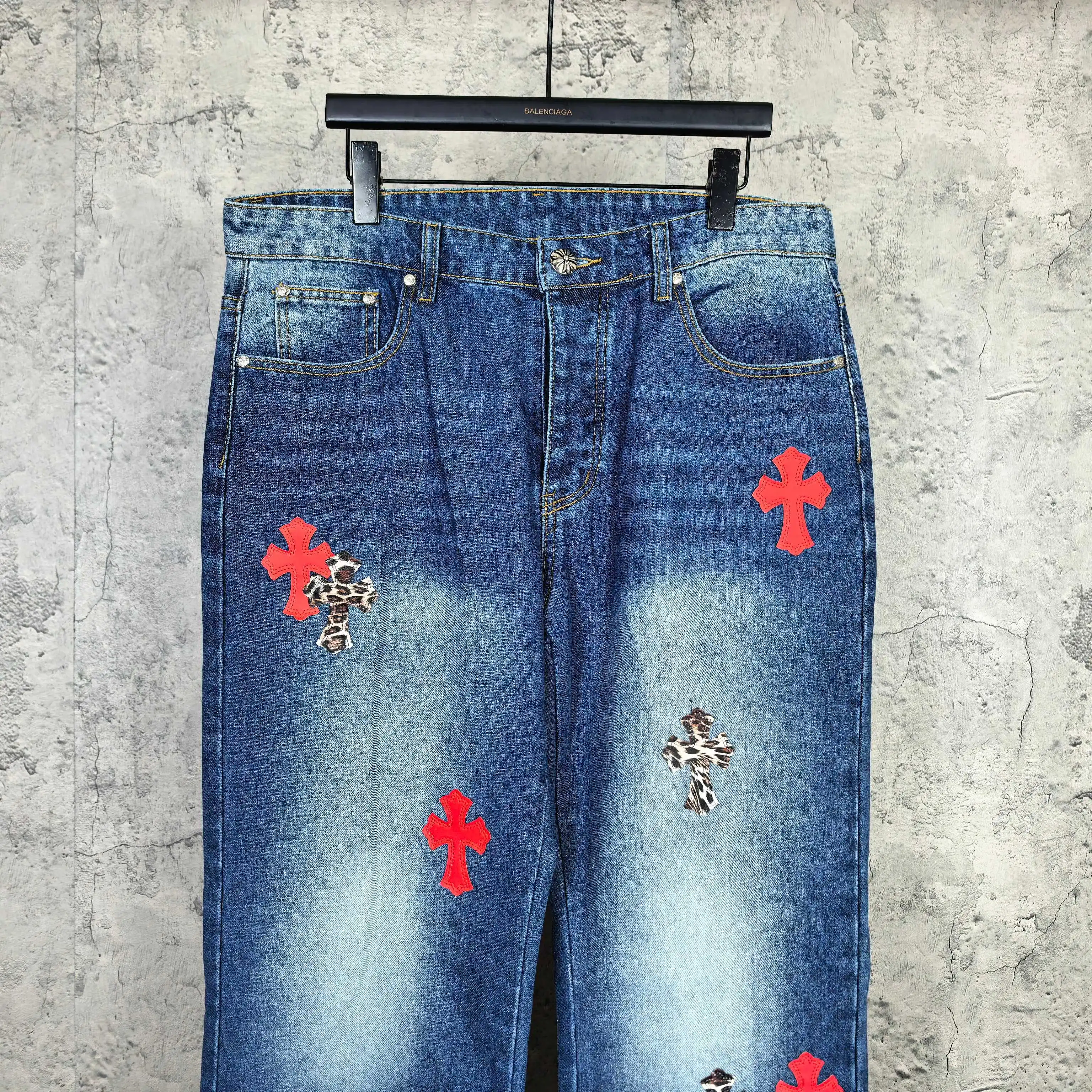 Leopard Patch Washed Straight-Leg Jeans D20024509 — view 3