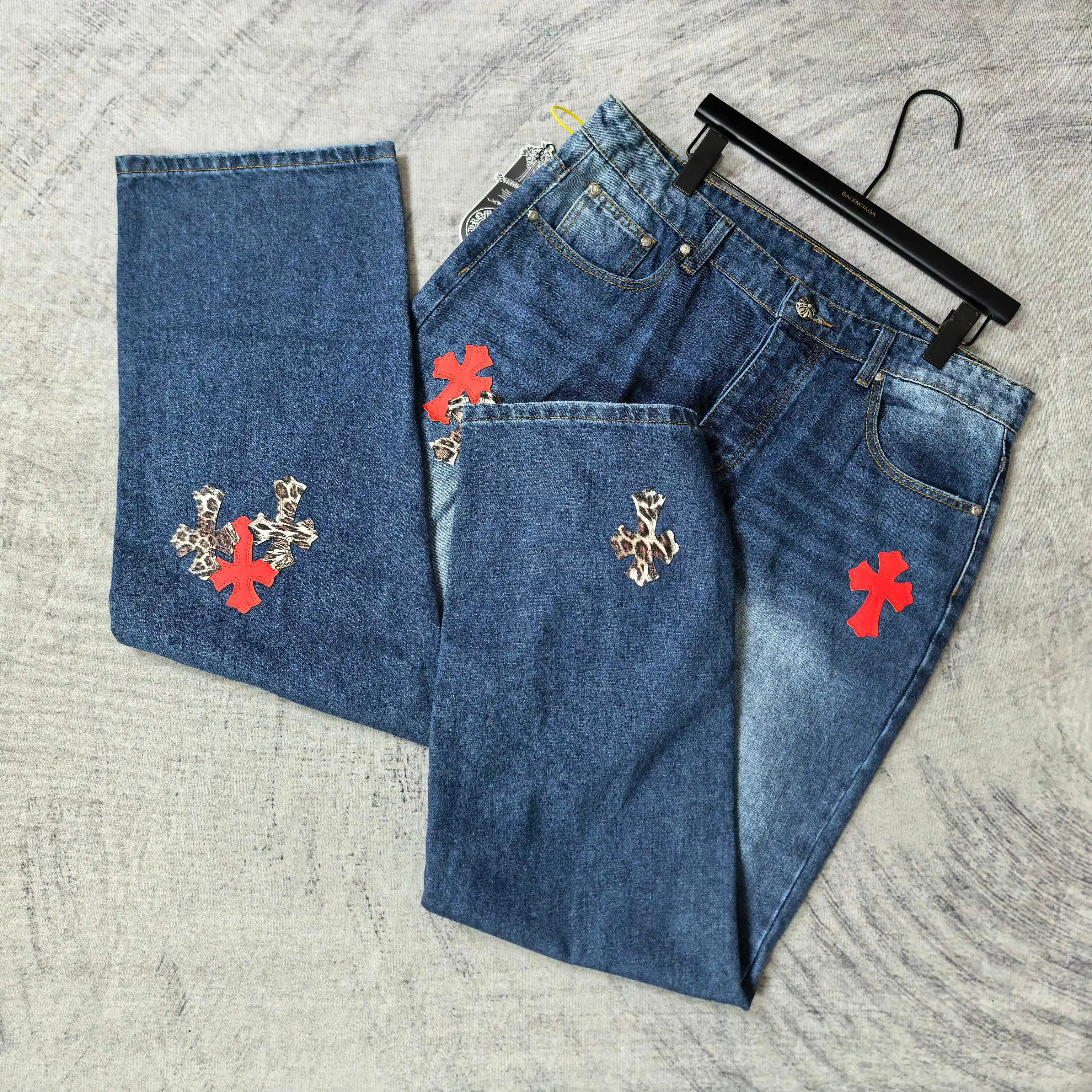 Leopard Patch Washed Straight-Leg Jeans D20024509 — view 4