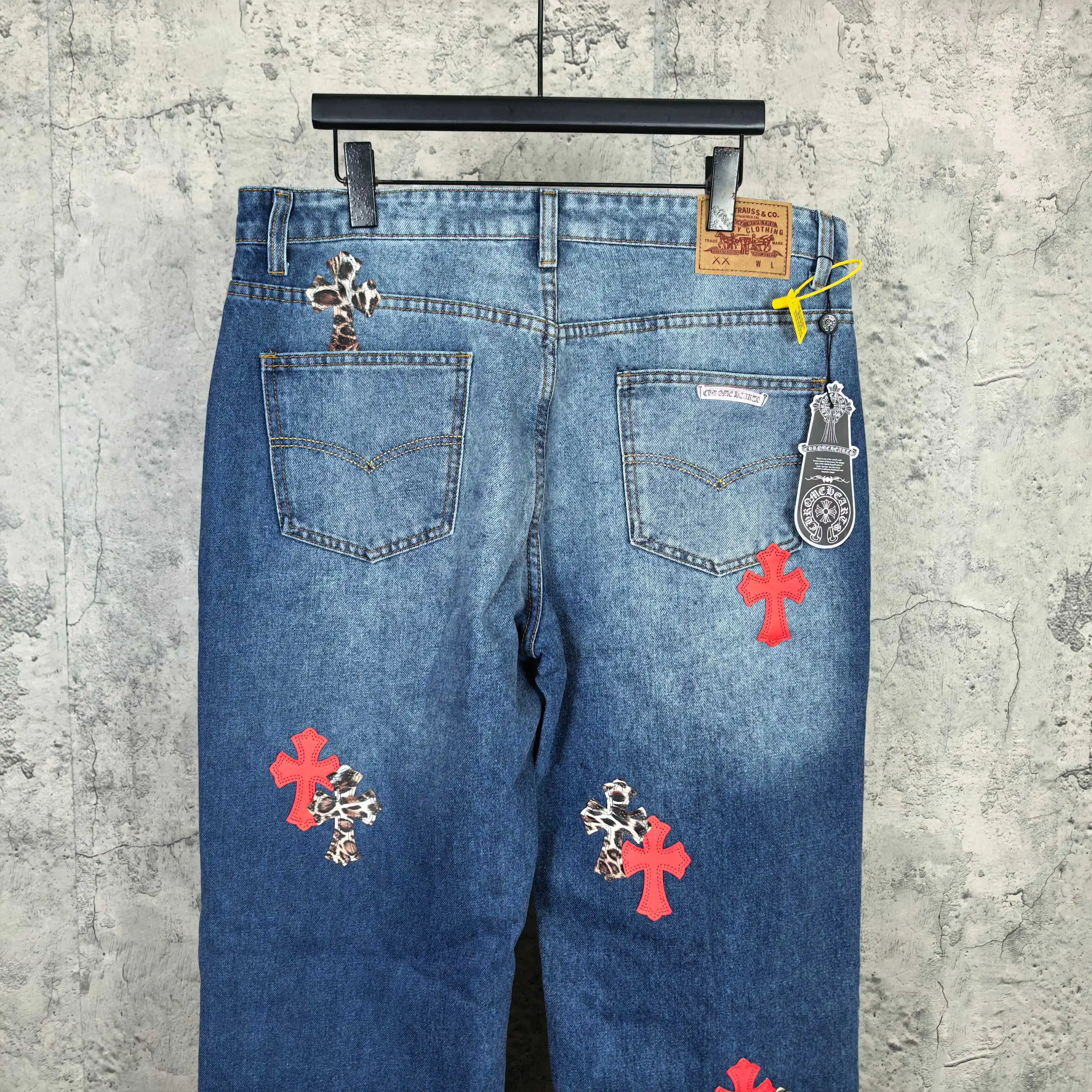 Leopard Patch Washed Straight-Leg Jeans D20024509 — view 6