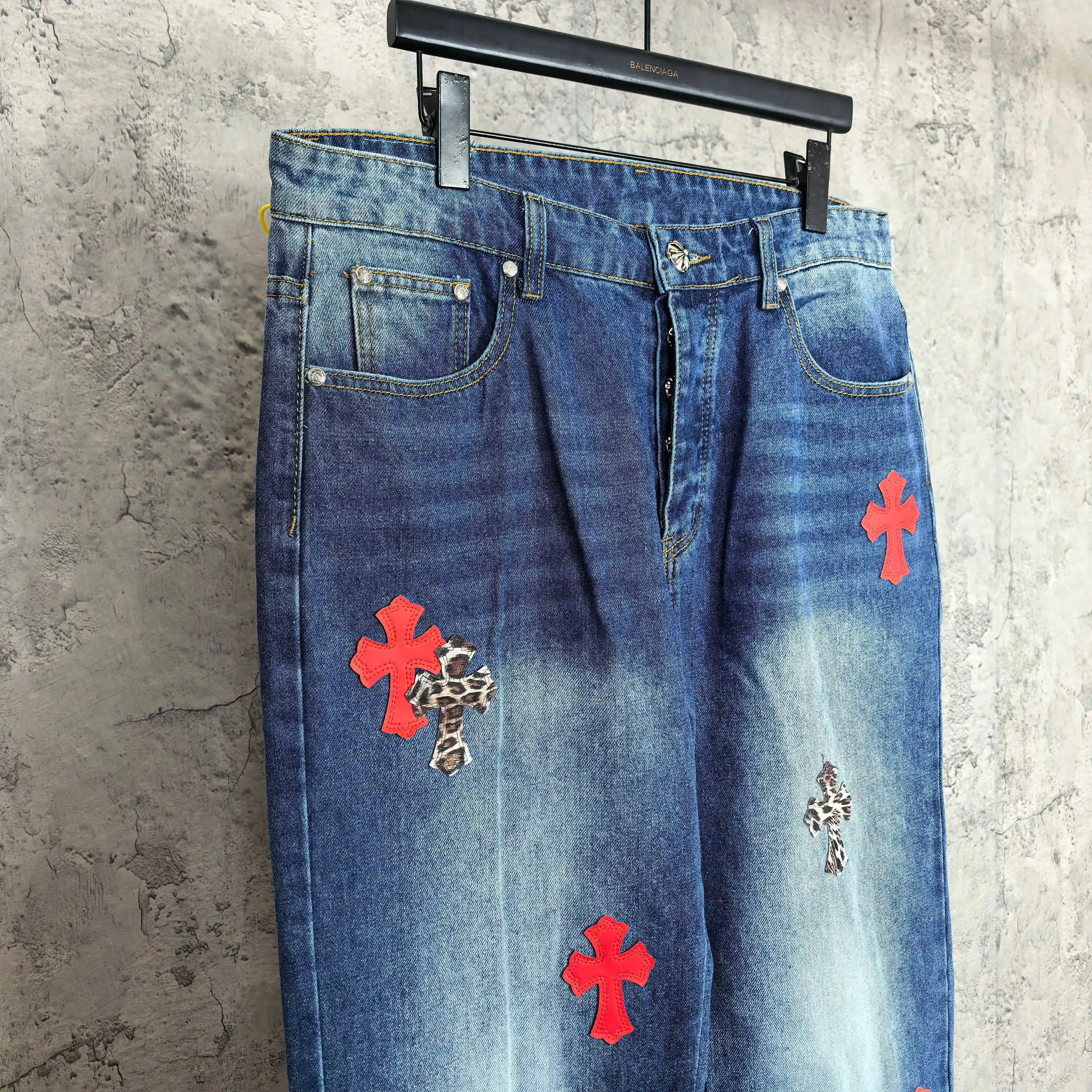 Leopard Patch Washed Straight-Leg Jeans D20024509 — view 7