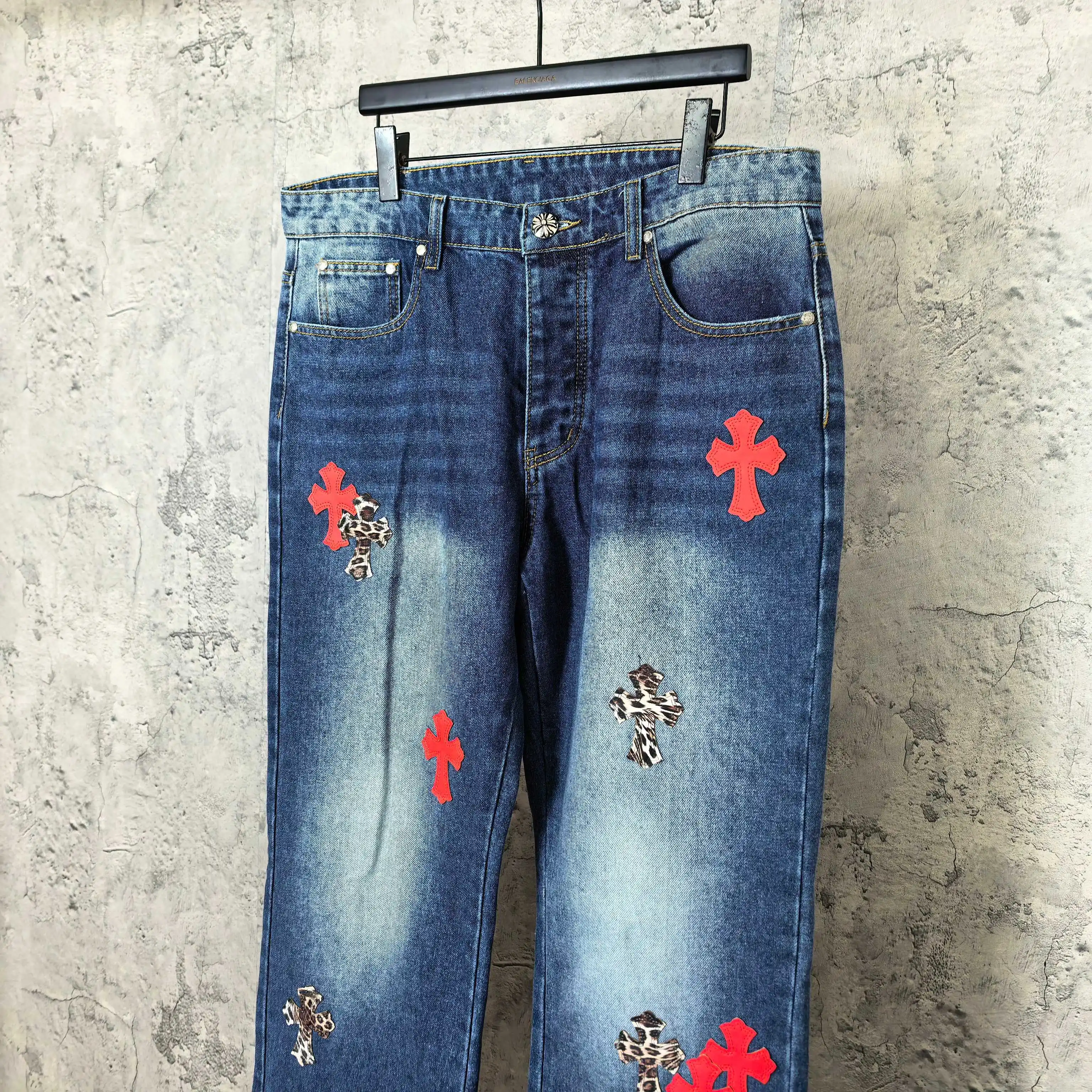 Leopard Patch Washed Straight-Leg Jeans D20024509 — view 9