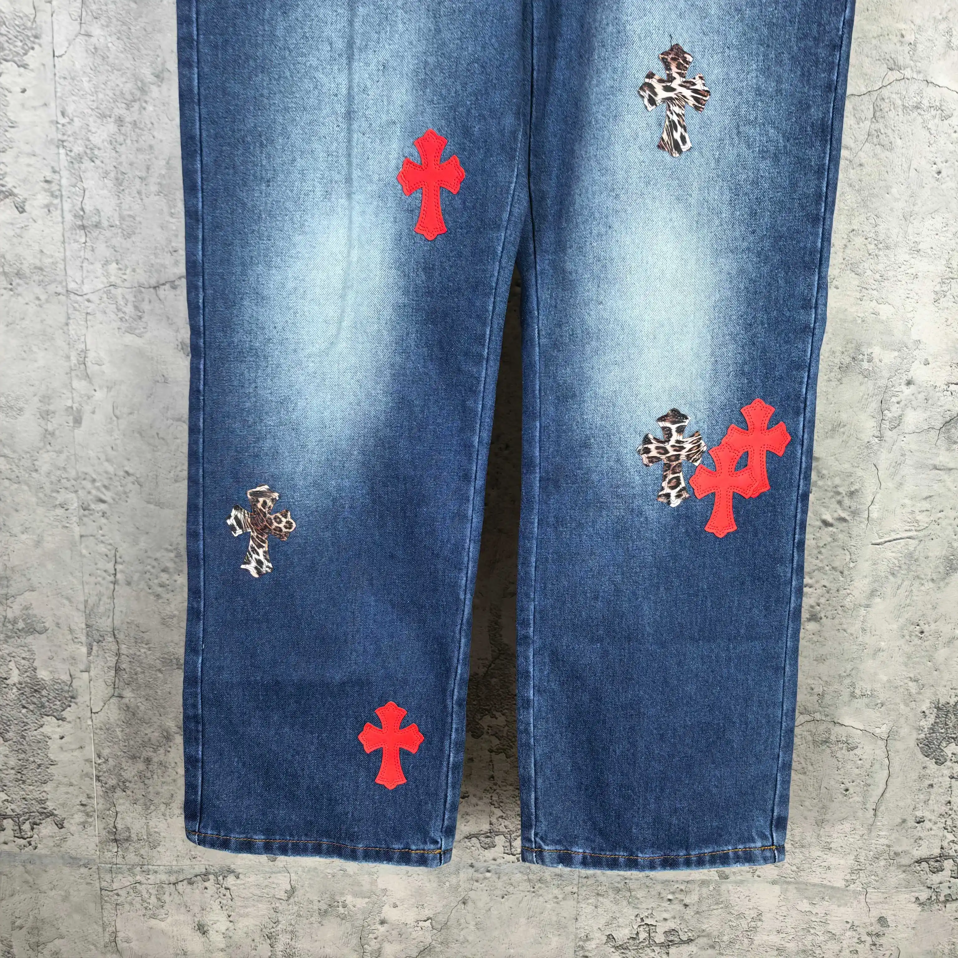 Leopard Patch Washed Straight-Leg Jeans D20024509 — view 10
