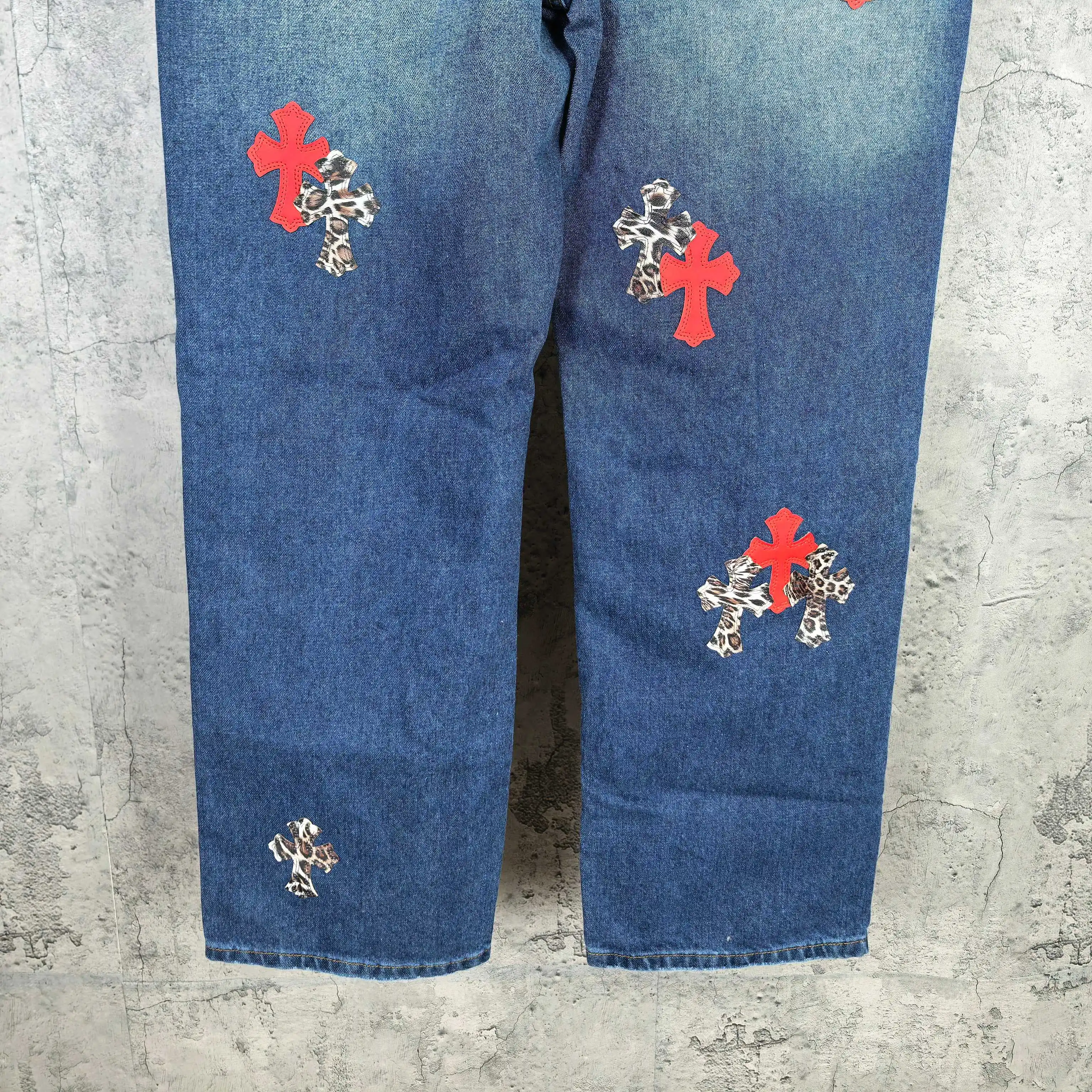 Leopard Patch Washed Straight-Leg Jeans D20024509 — view 12